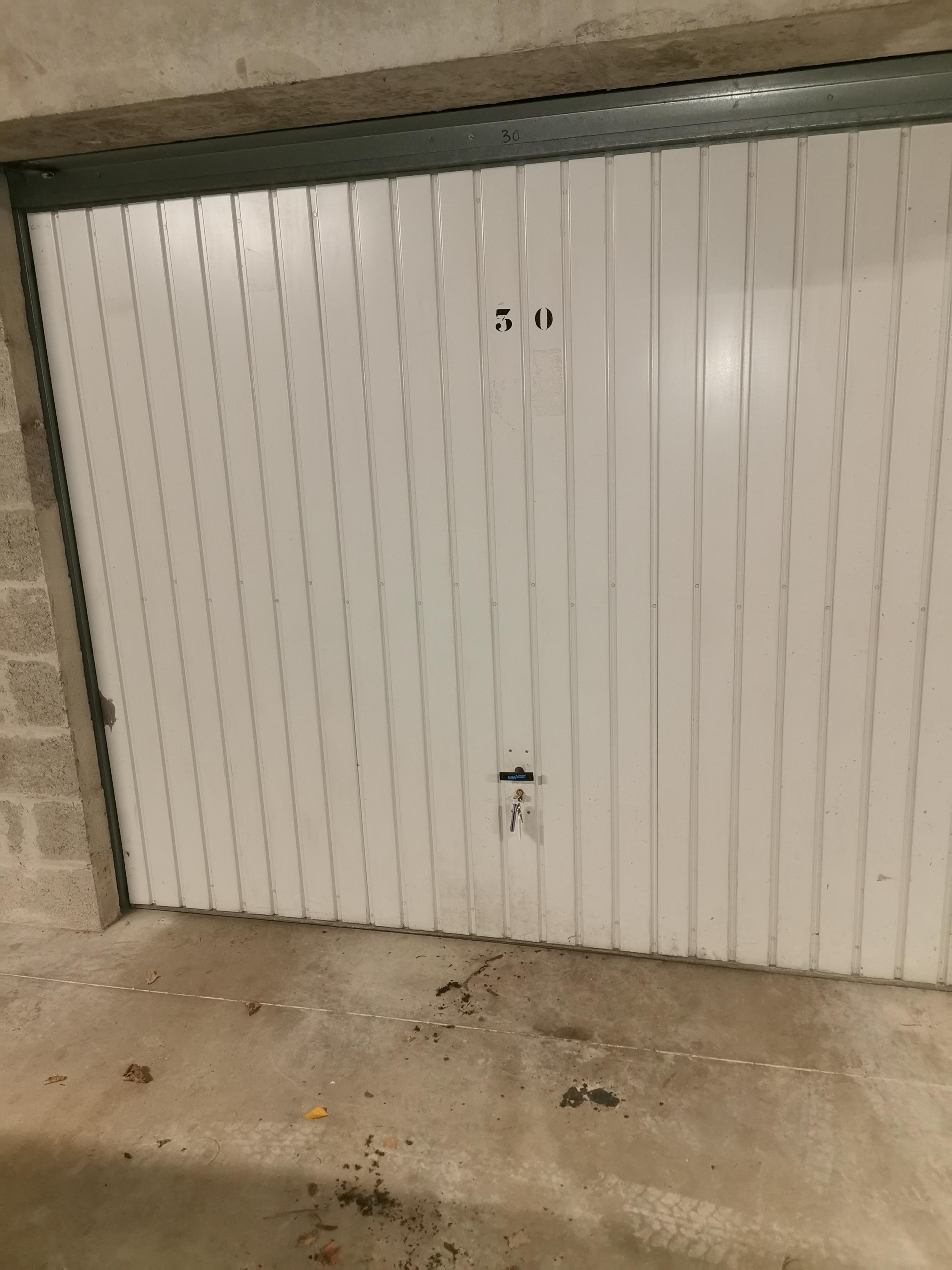 Garage fermé et sécurisé
