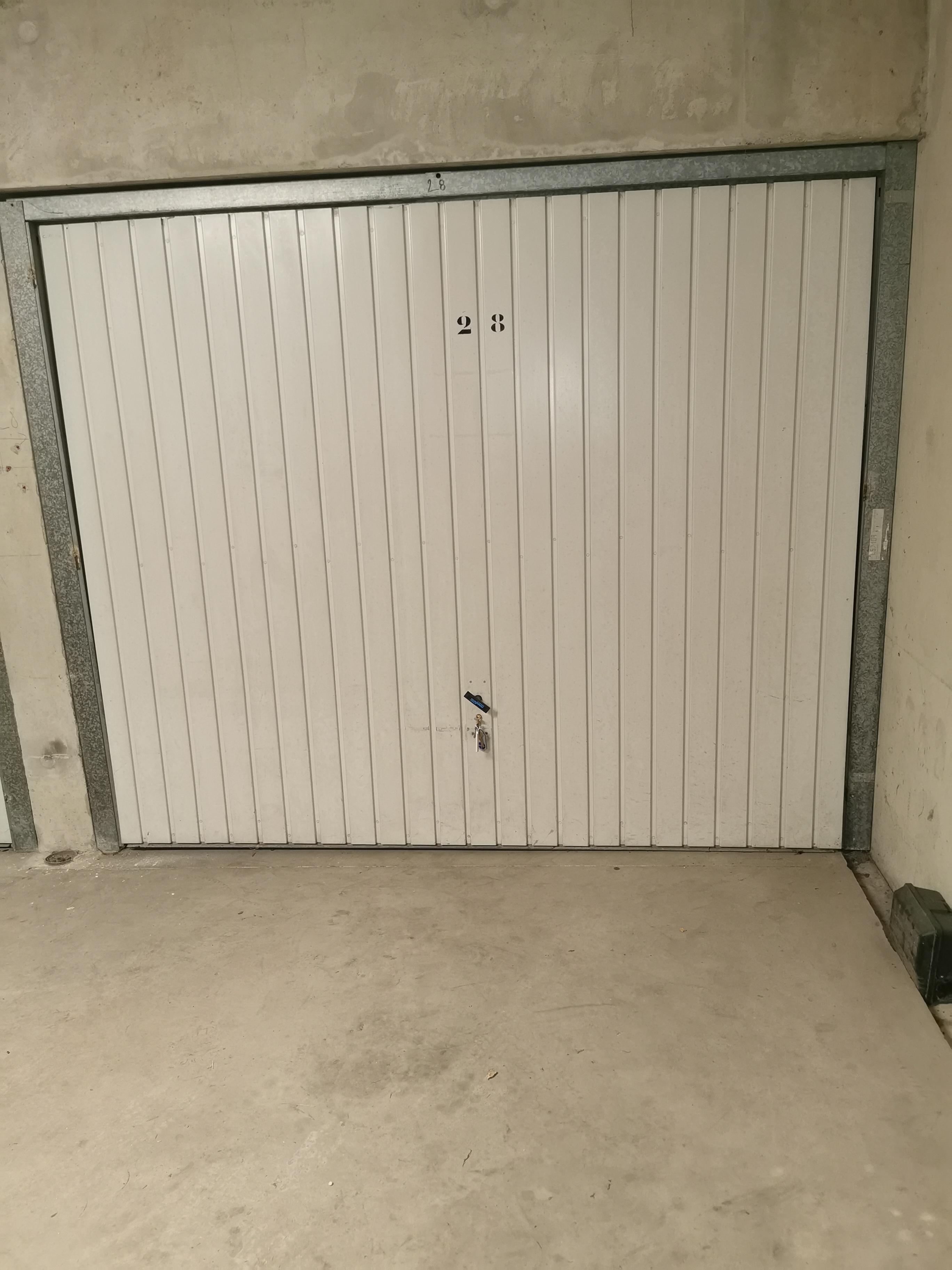 Garage fermé et sécurisé