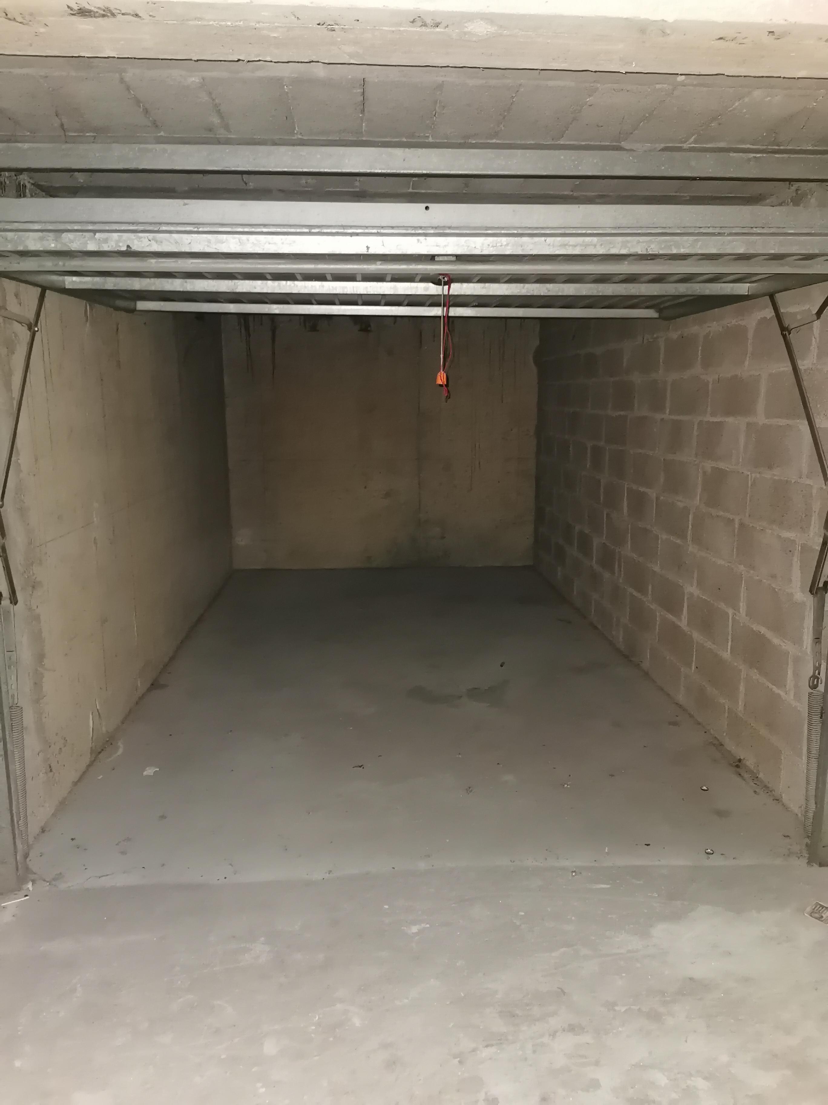 Garage fermé et sécurisé