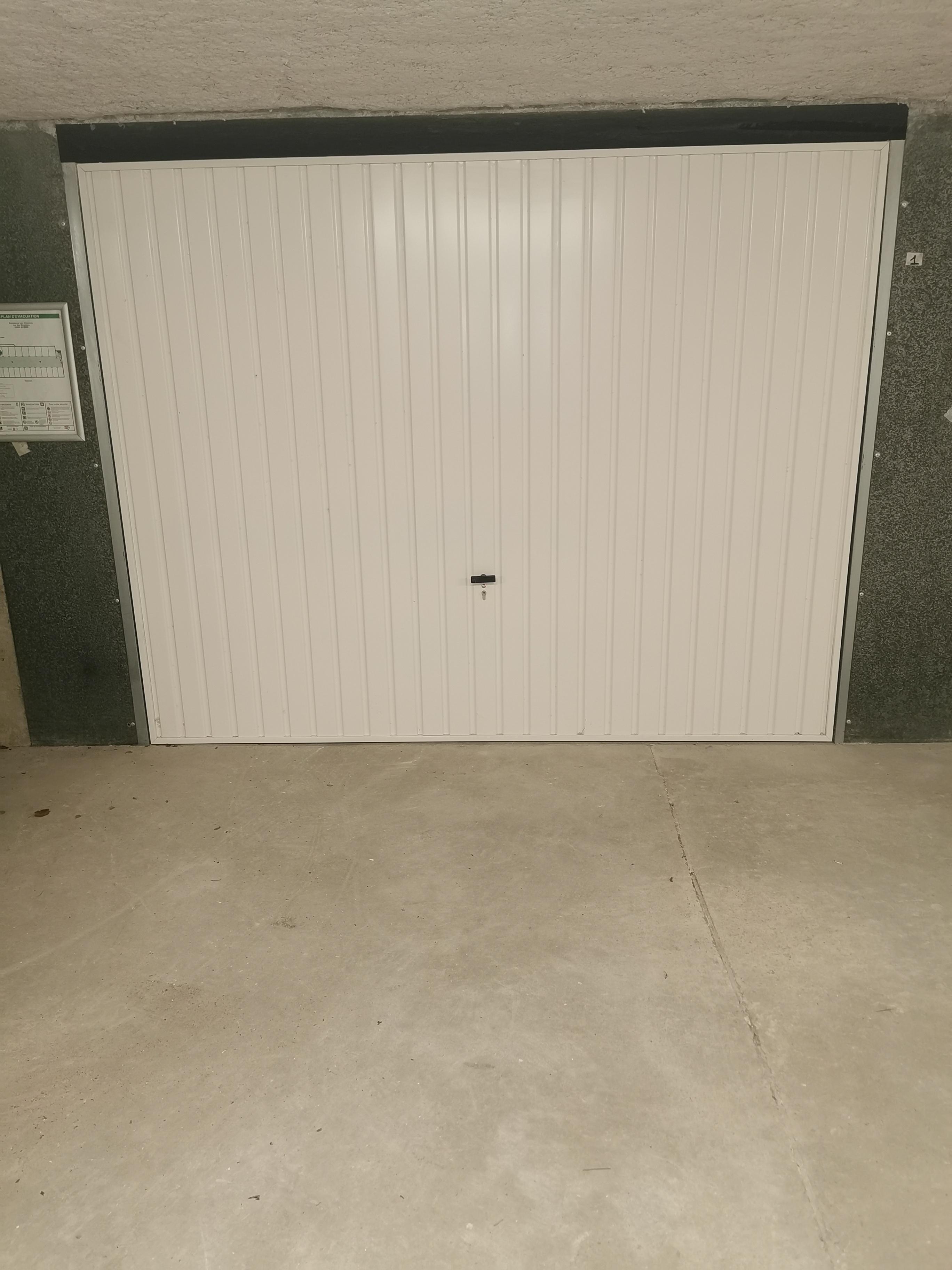Garage fermé et sécurisé