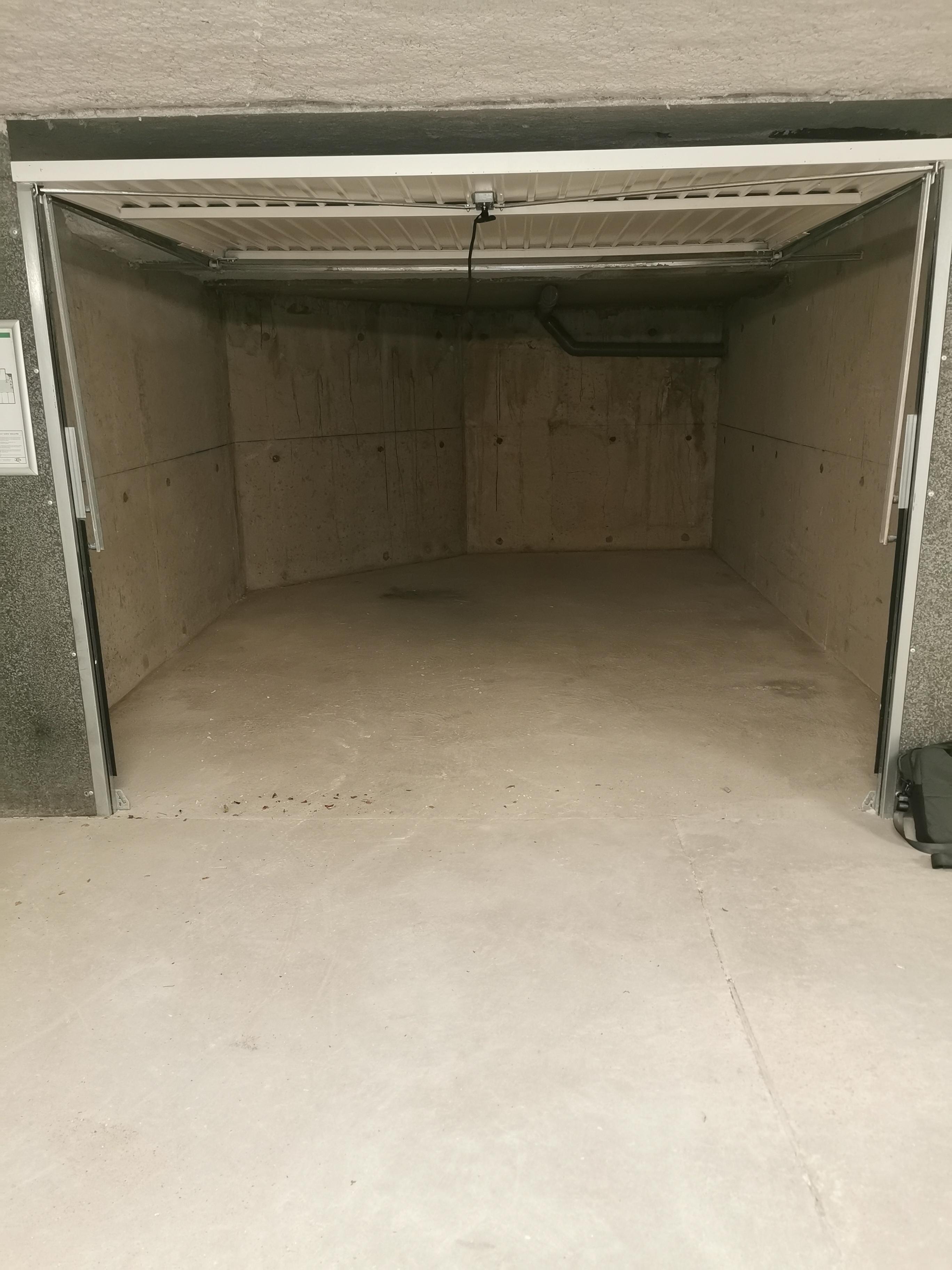 Garage fermé et sécurisé