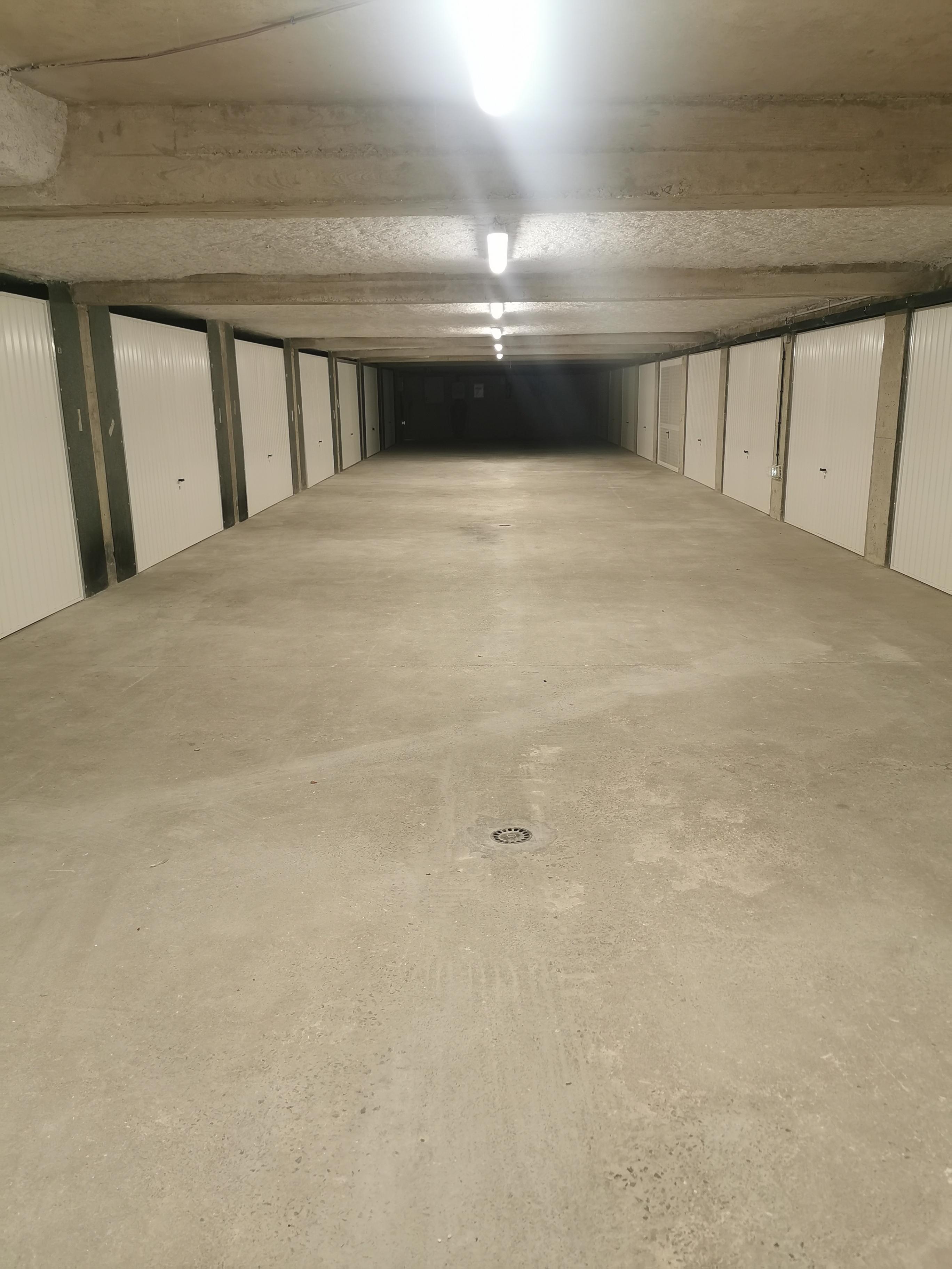 Garage fermé et sécurisé