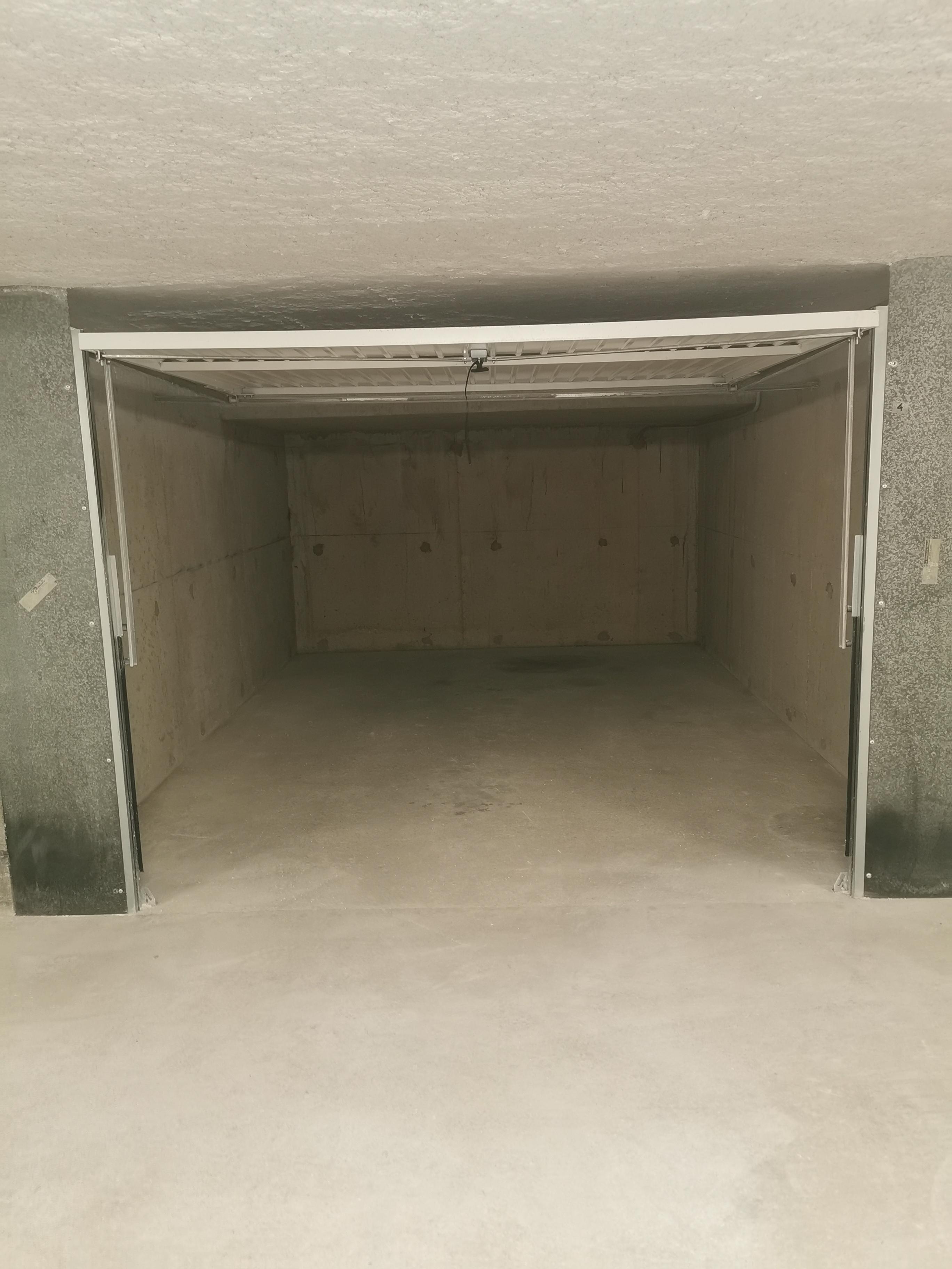 Garage fermé et sécurisé