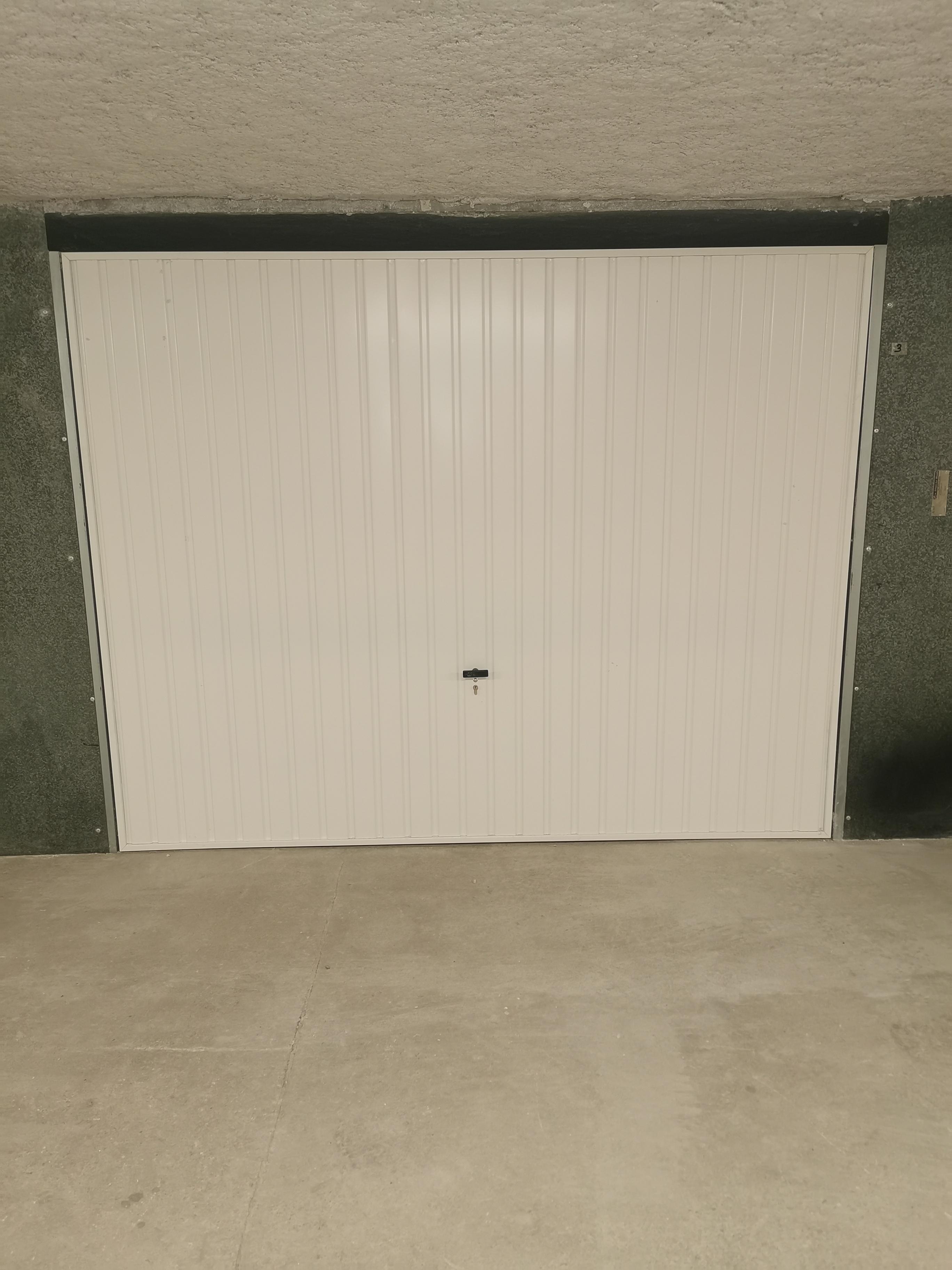 Garage fermé et sécurisé