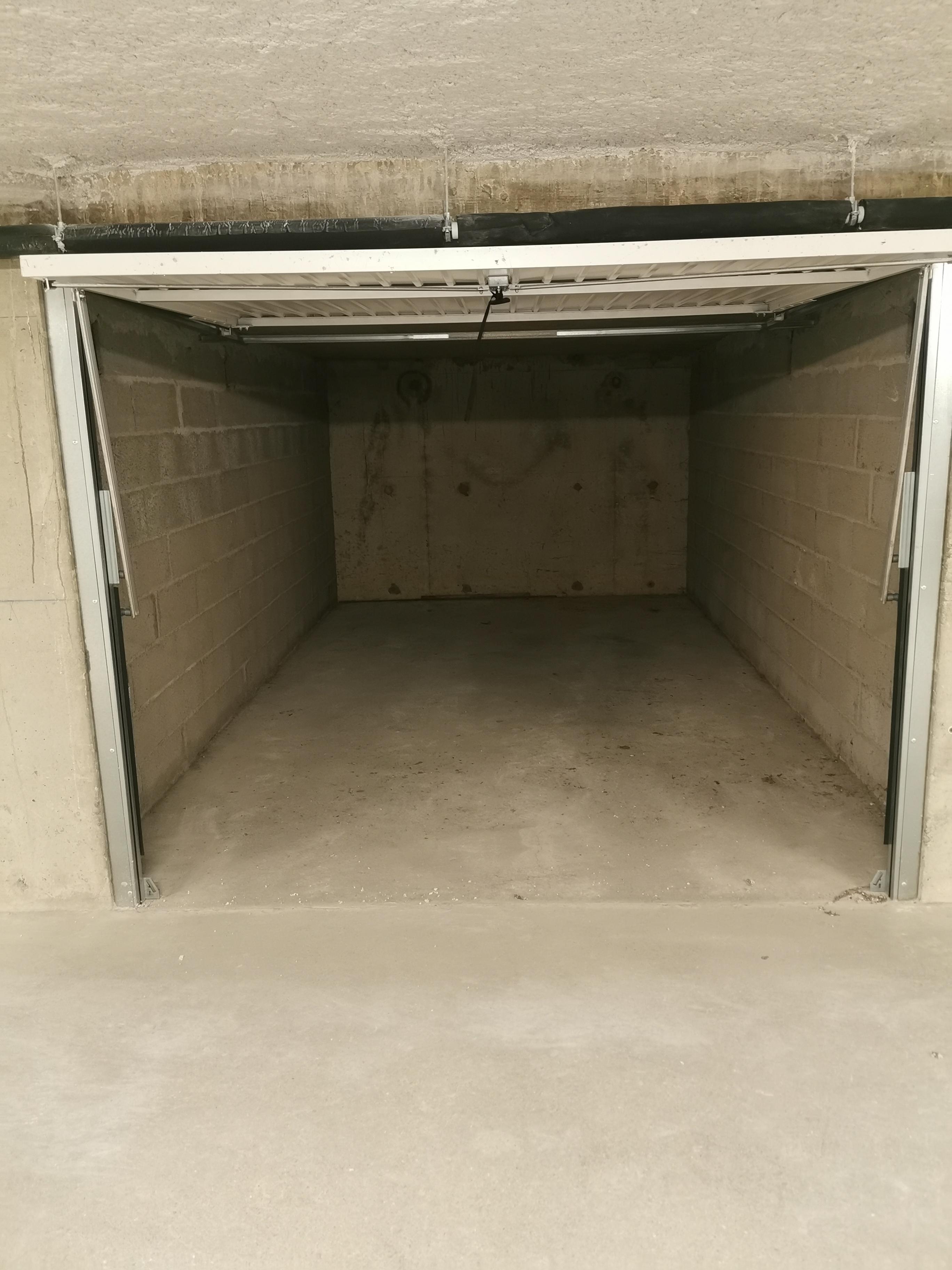 Garage fermé et sécurisé
