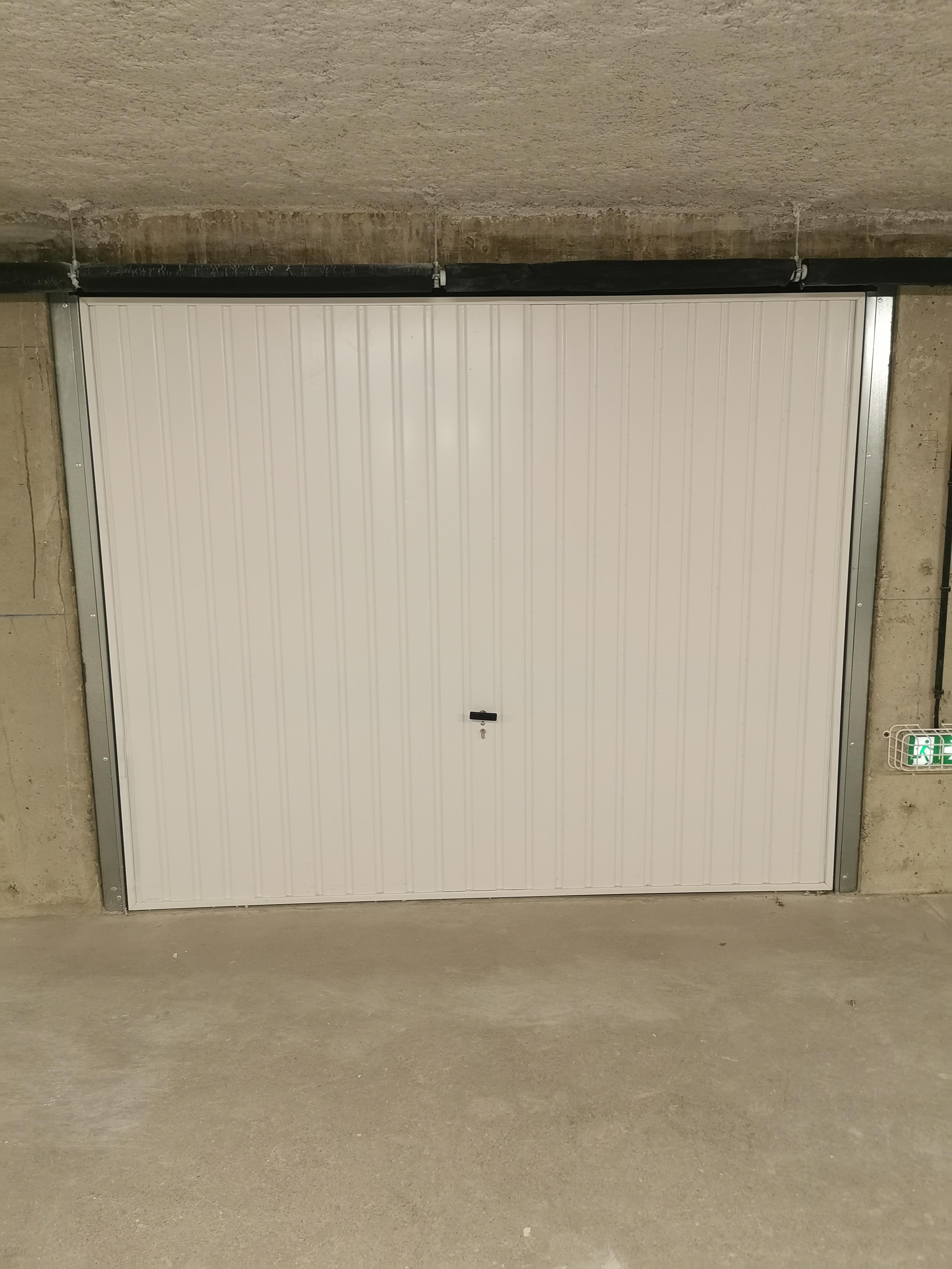 Garage fermé et sécurisé