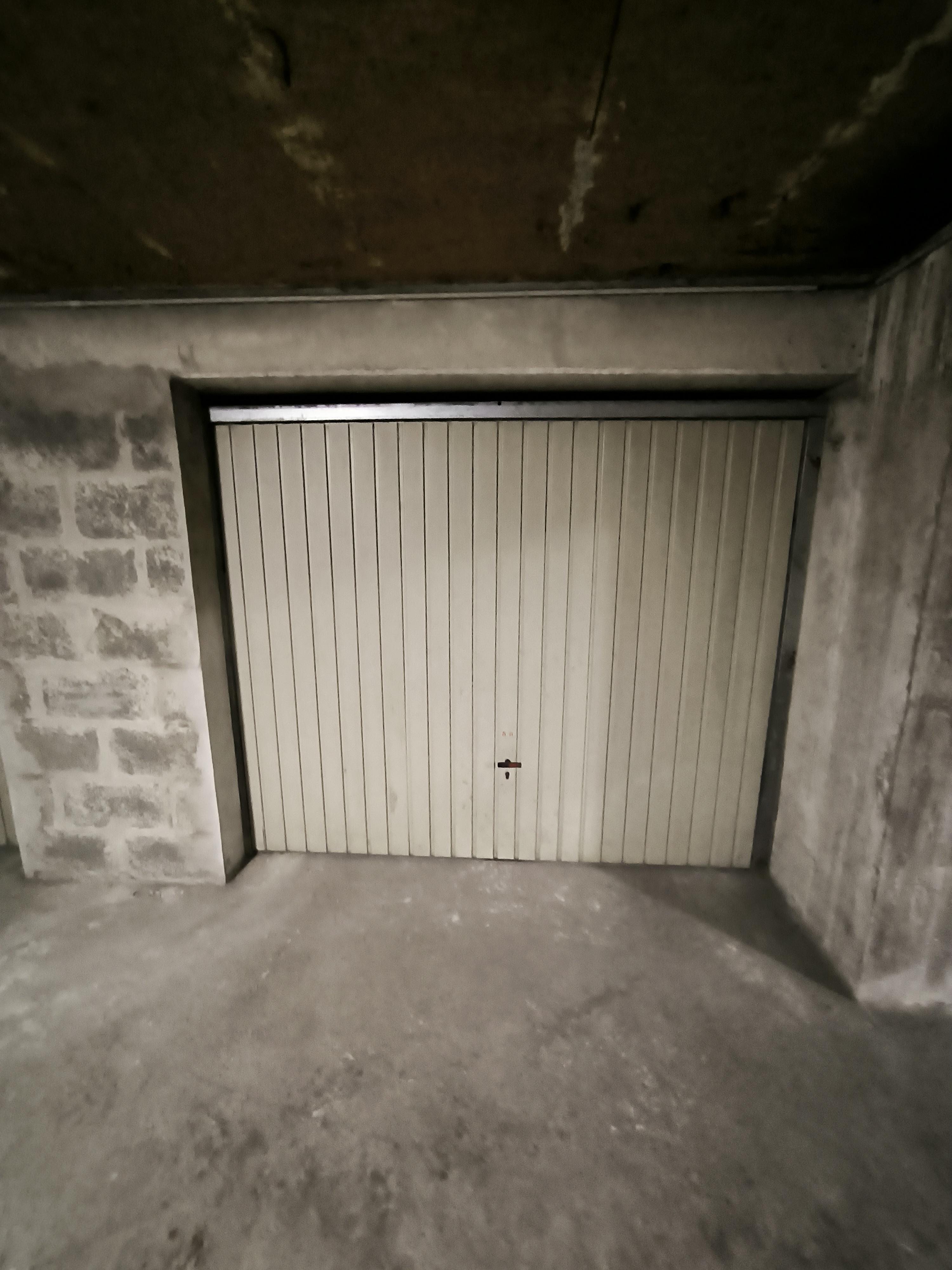 Grand garage sécurisé à Bizanos