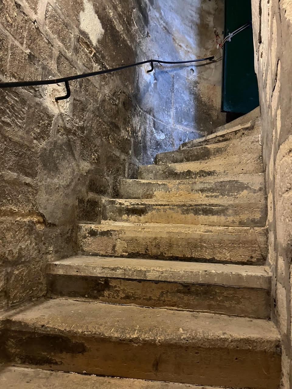 Cave saine sécurisée 6 m² – Paris 8
