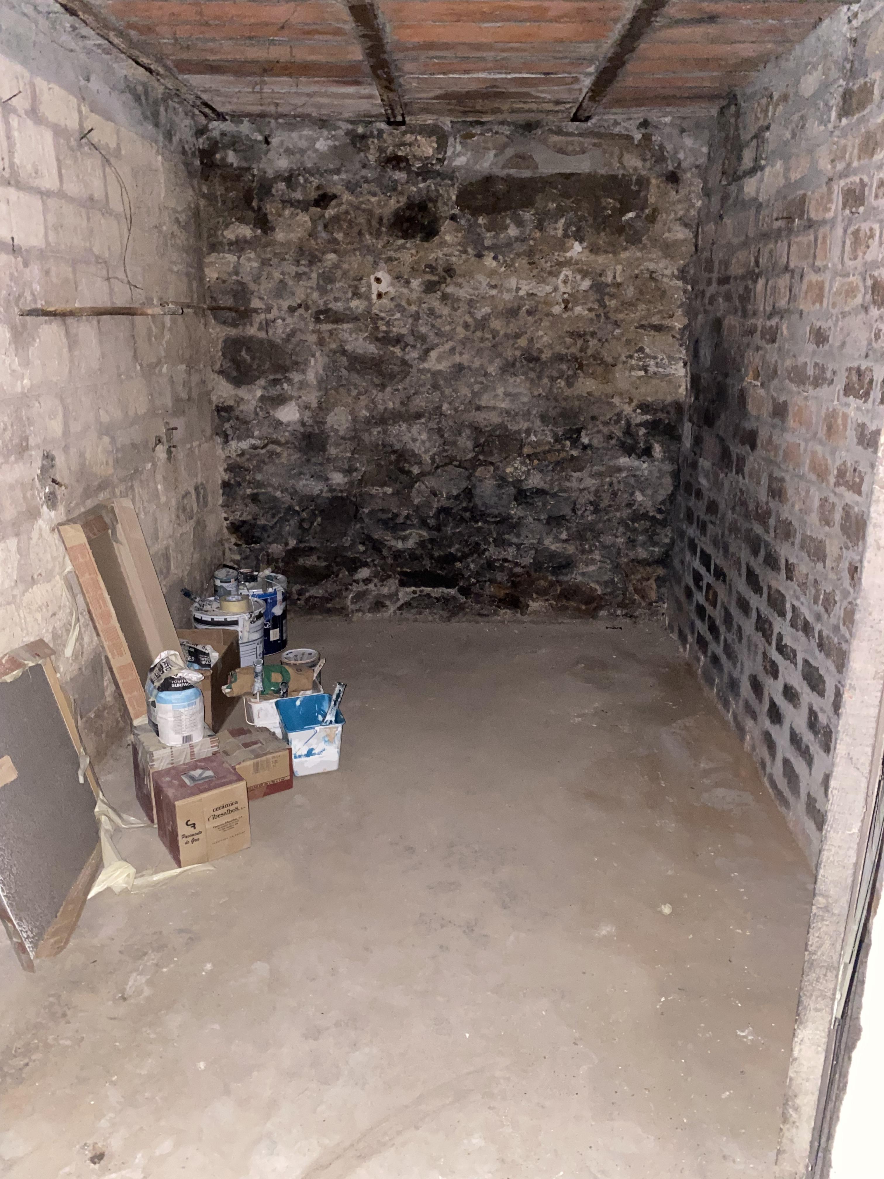 Cave saine et sécurisée de 8m carrés -