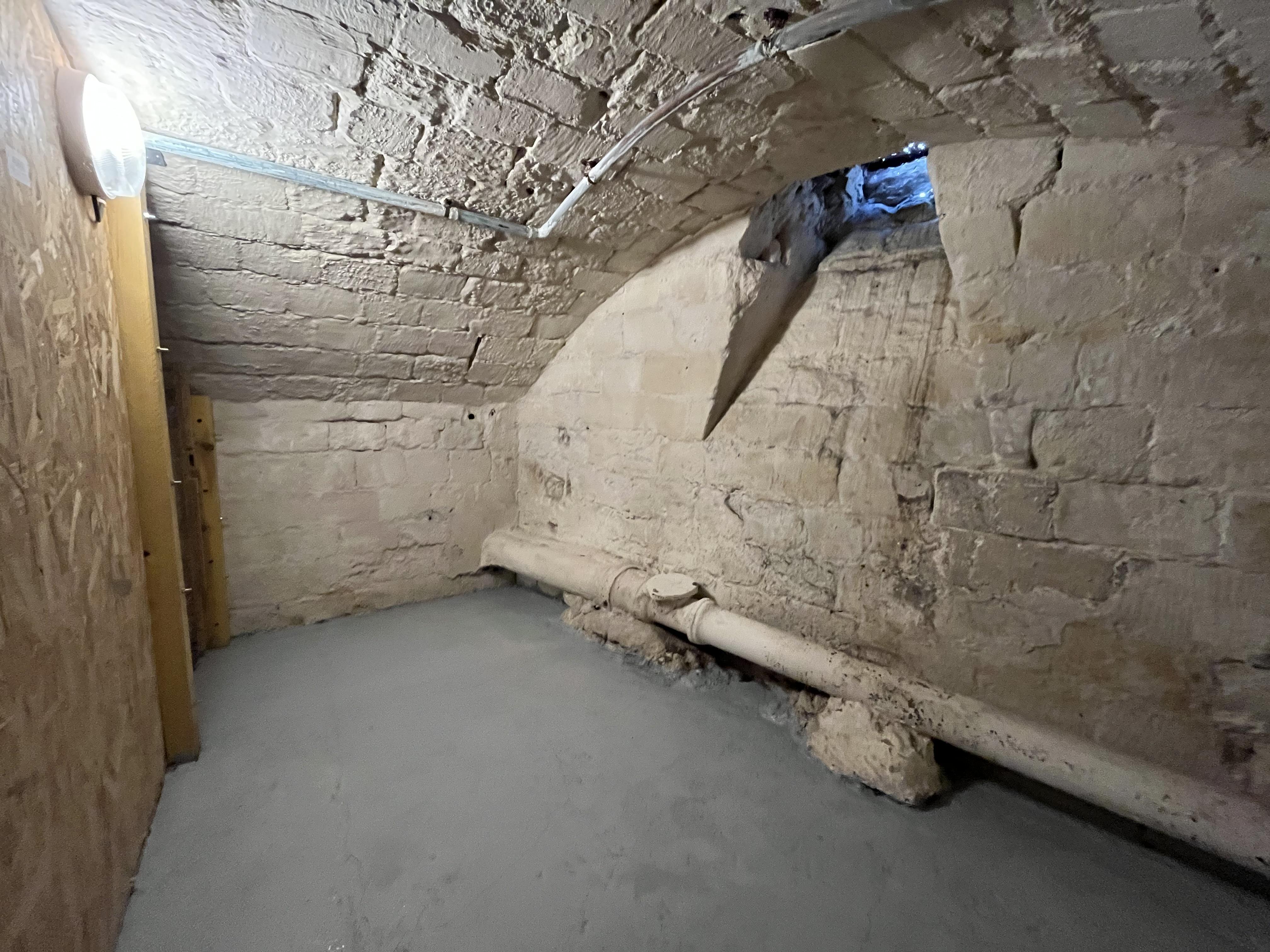 CAVE RUE DES VINAIGRIERS, PARIS XXXXXXX m2