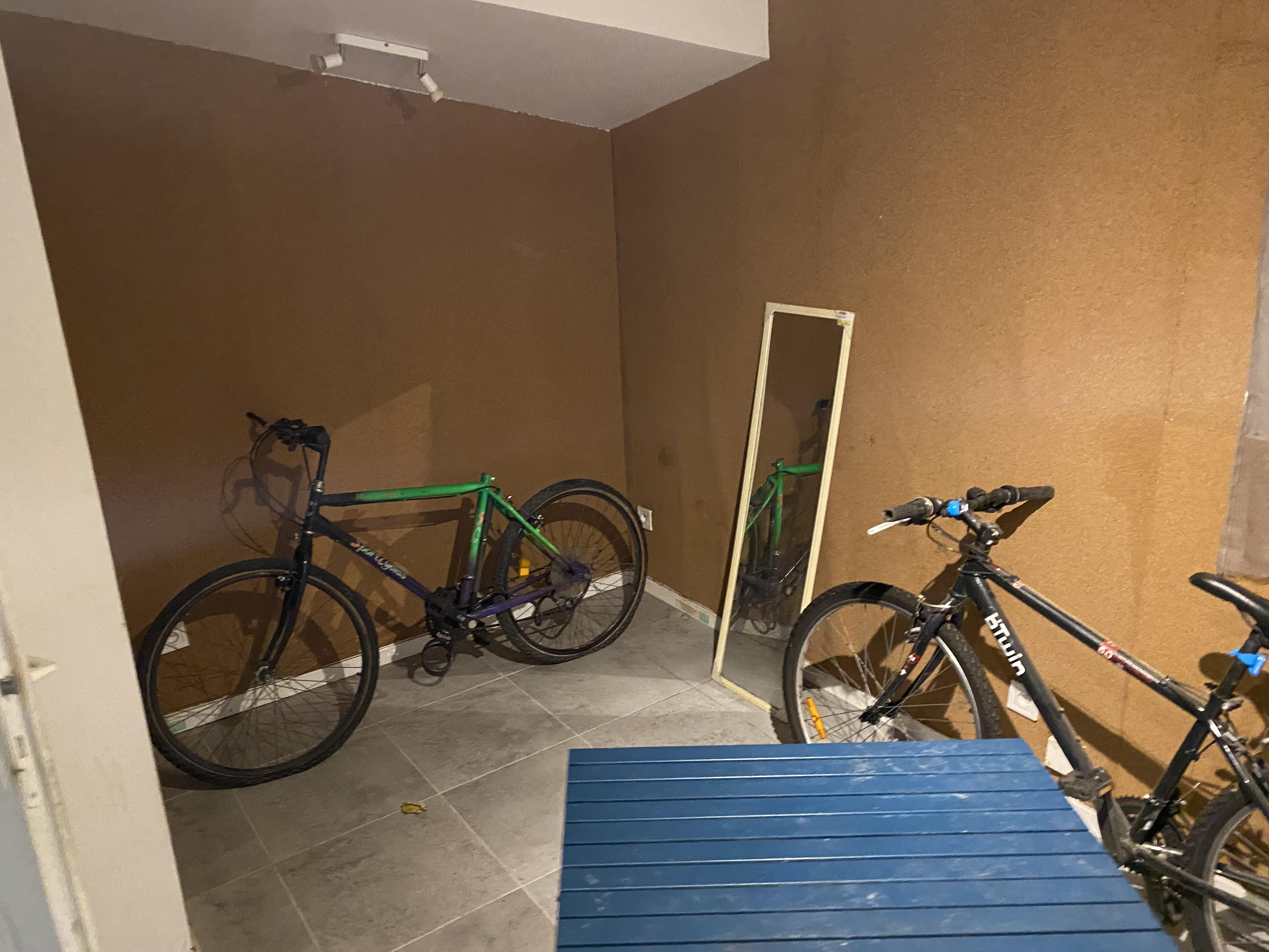 Cave en sous sol 4 lots 95m2 carrelée