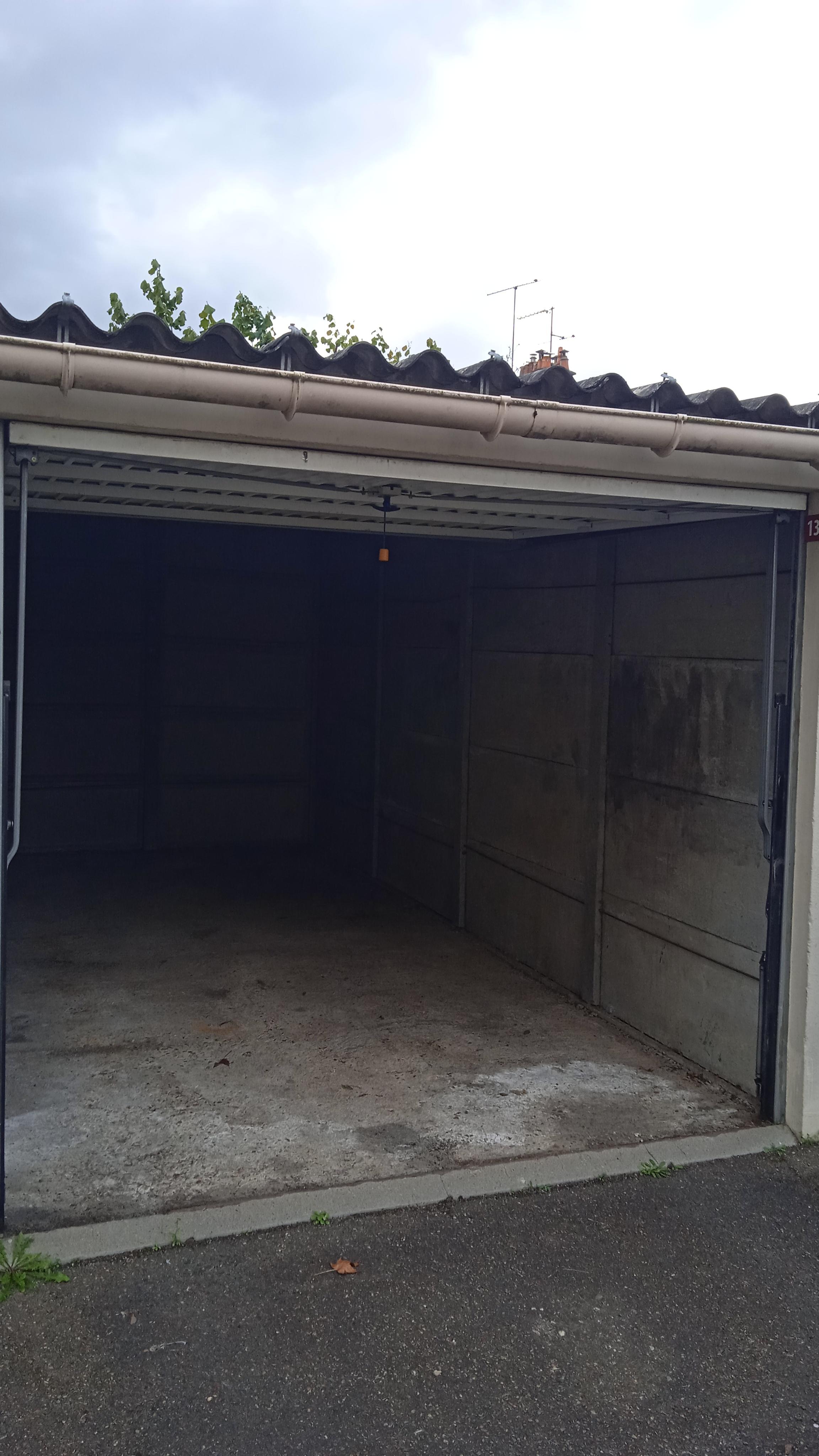 Location Box/Garage sécurisé 16,5m² au Mans - Idéal