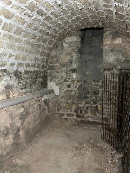 Trés Belle Cave Voutée 10m² Paris 7ème -