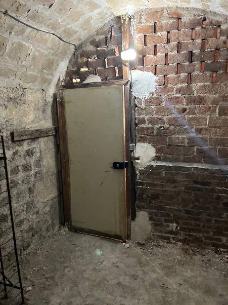 Trés Belle Cave Voutée 10m² Paris 7ème -