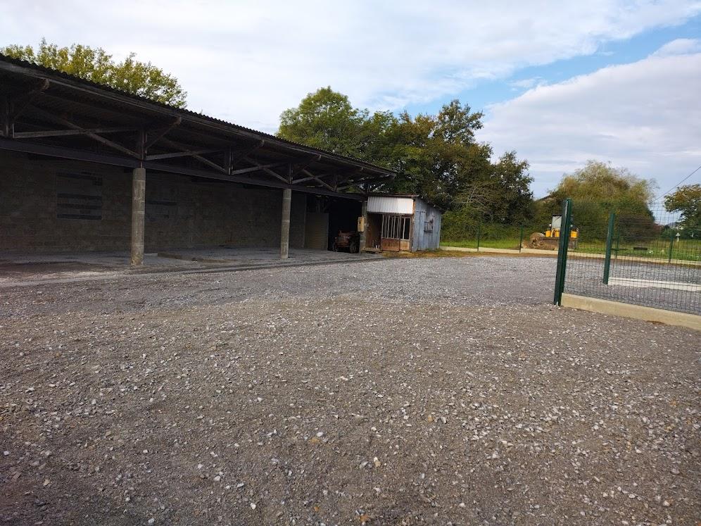 Emplacement pour stockage camping-cars ou caravanes