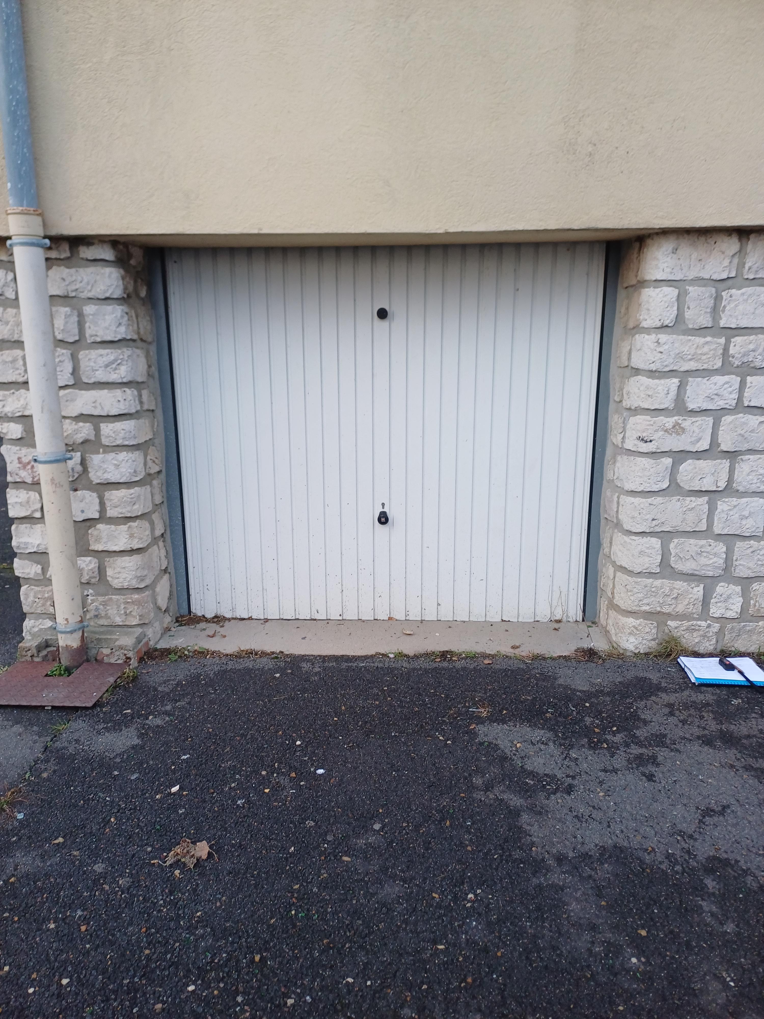Garage/box à Montargis