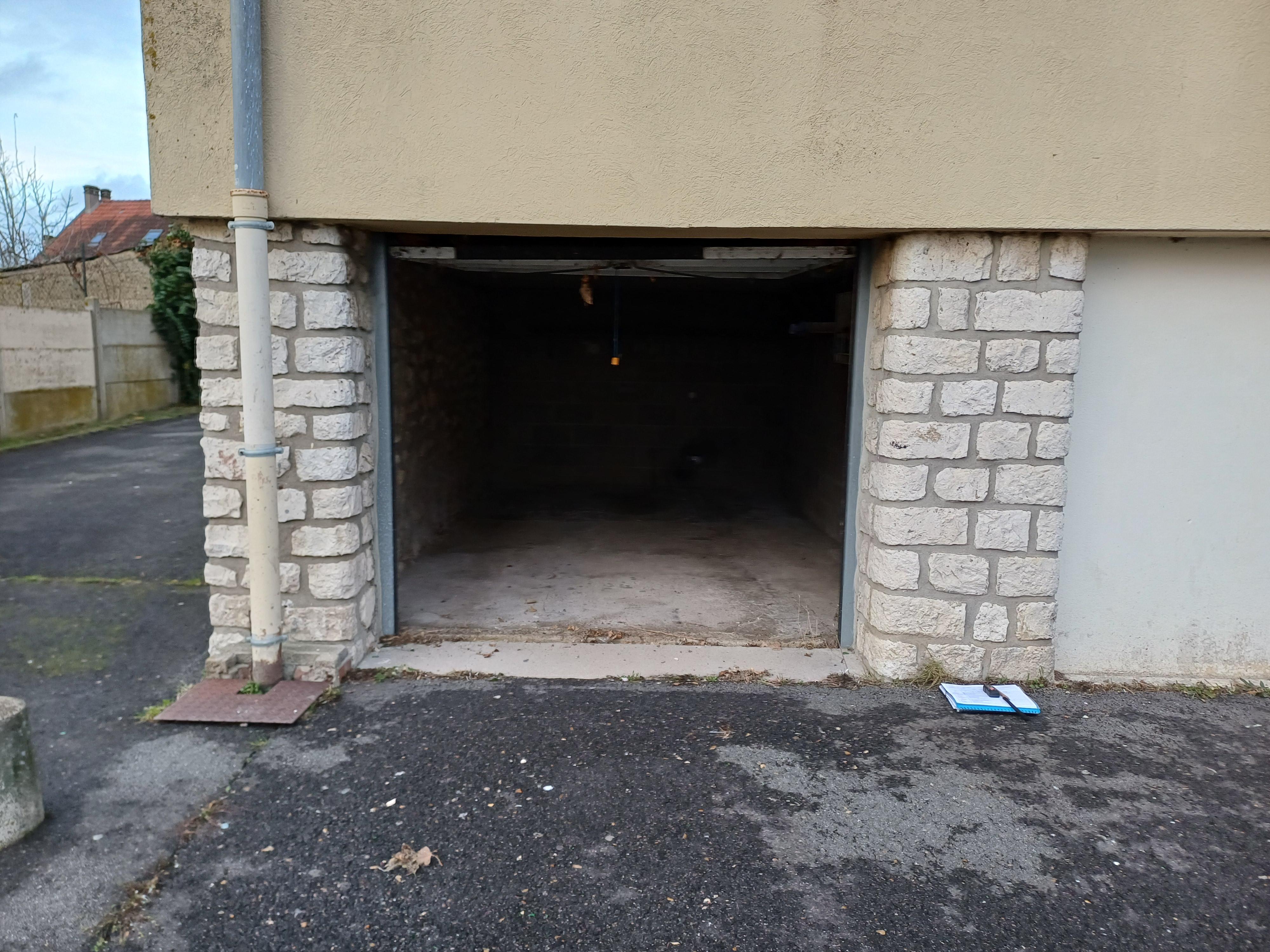 Garage/box à Montargis