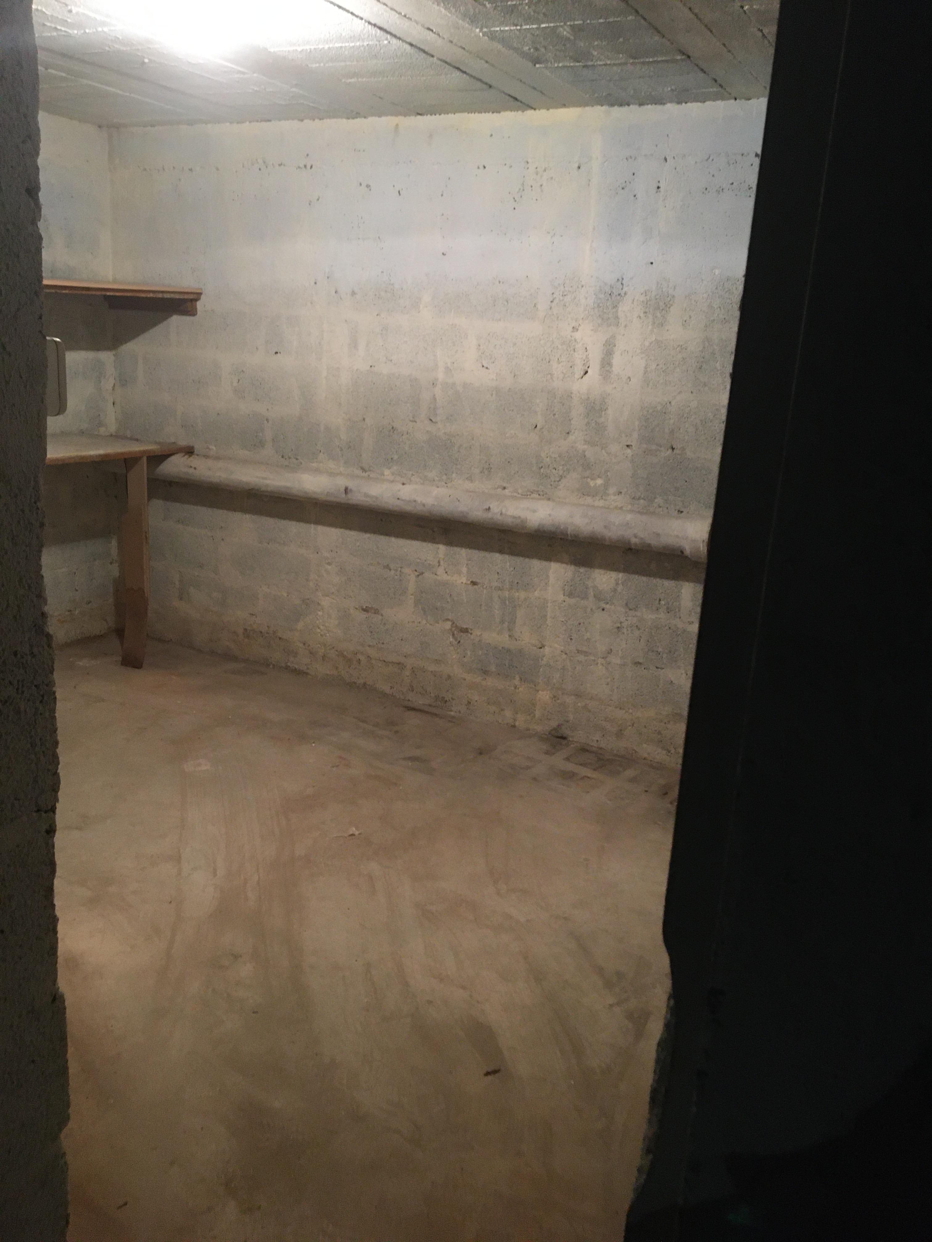 Local en sous sol Houilles limitrophe Bezons -
