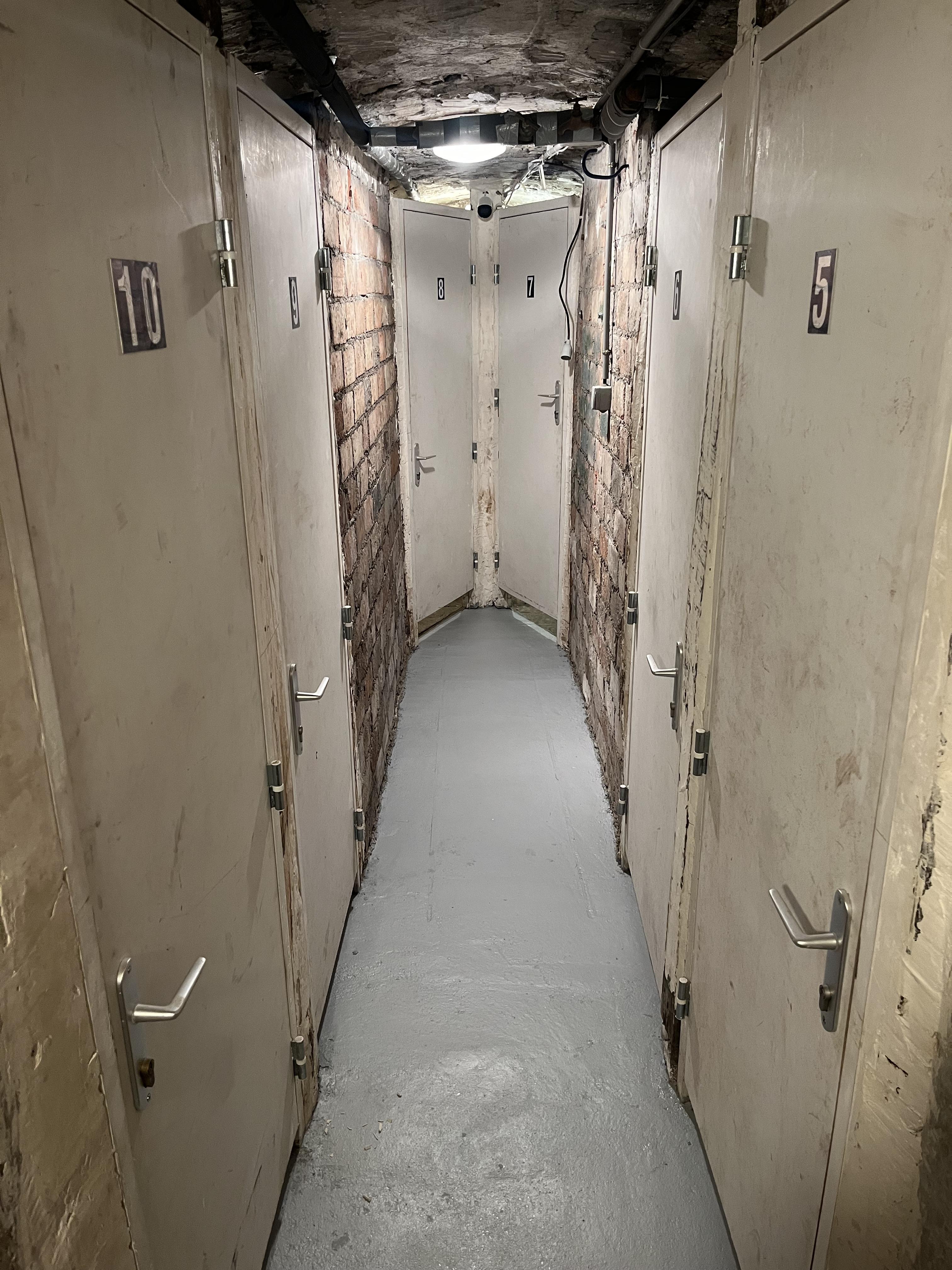 CAVE LOCAL STOCKAGE EN SOUS SOL DE 5m2