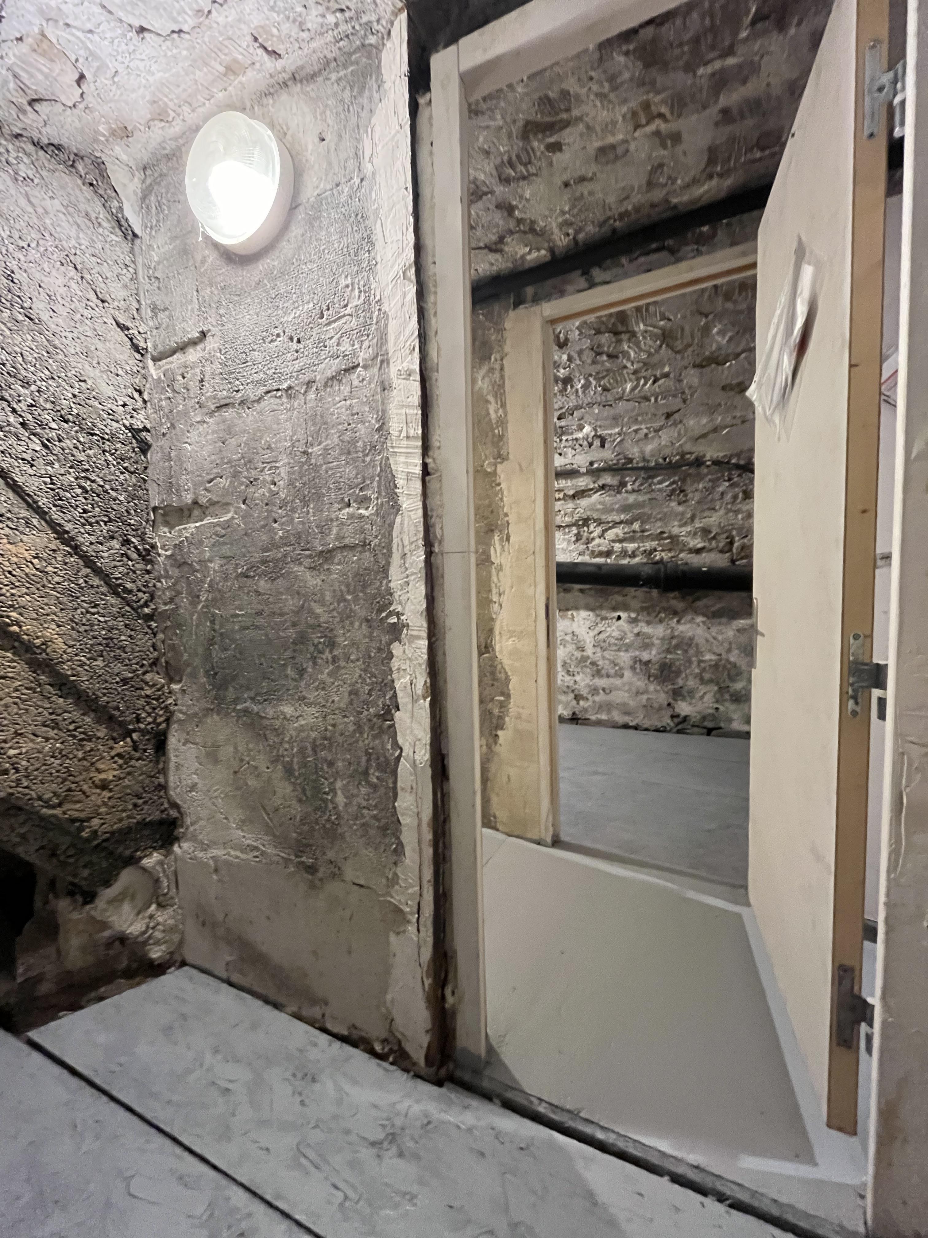CAVE LOCAL STOCKAGE EN SOUS SOL DE 5m2