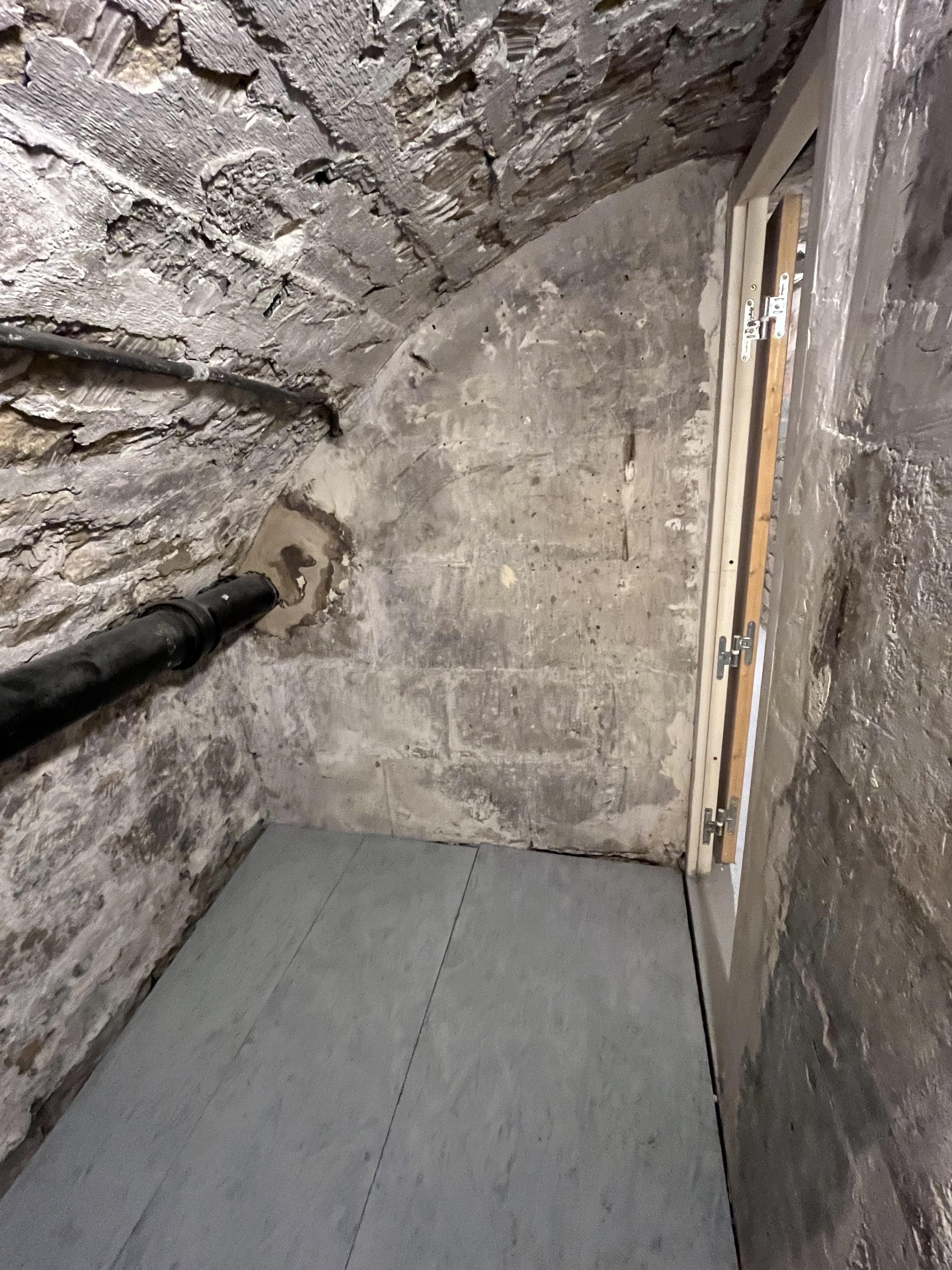 CAVE LOCAL STOCKAGE EN SOUS SOL DE 5m2