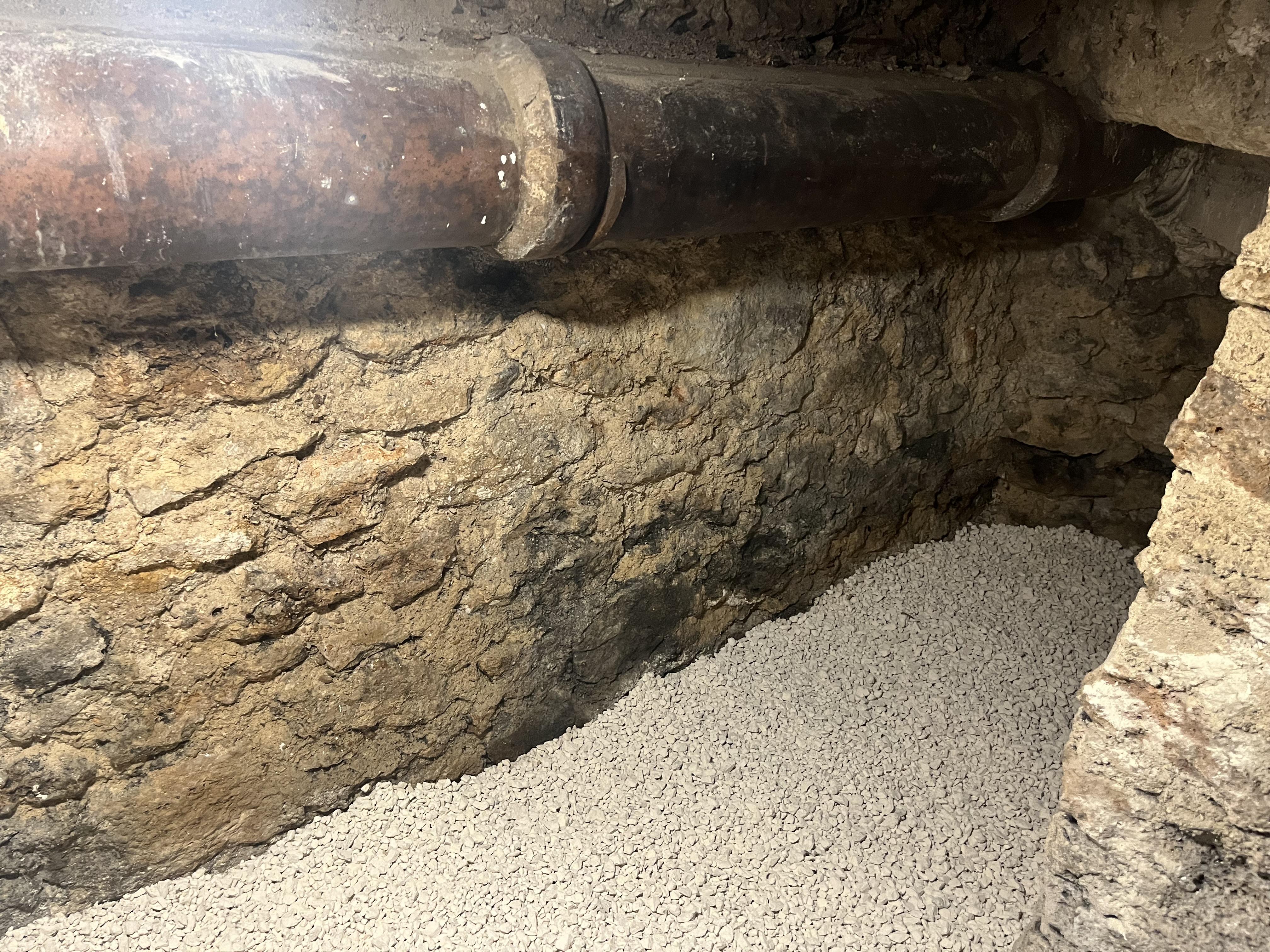 Petite cave saine, sèche, sécurisée