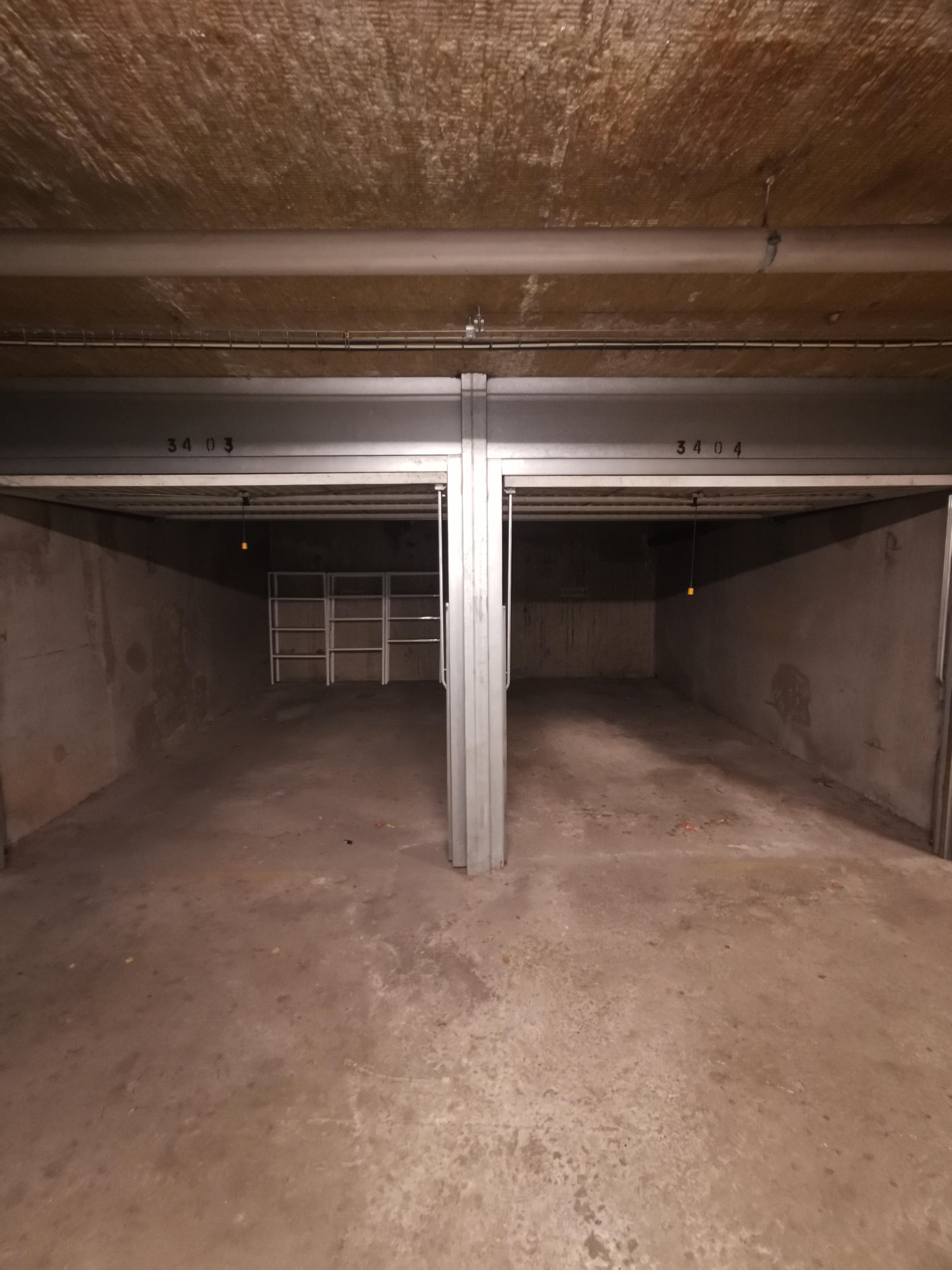 Grand garage double sécurisé en sous sol Orléans