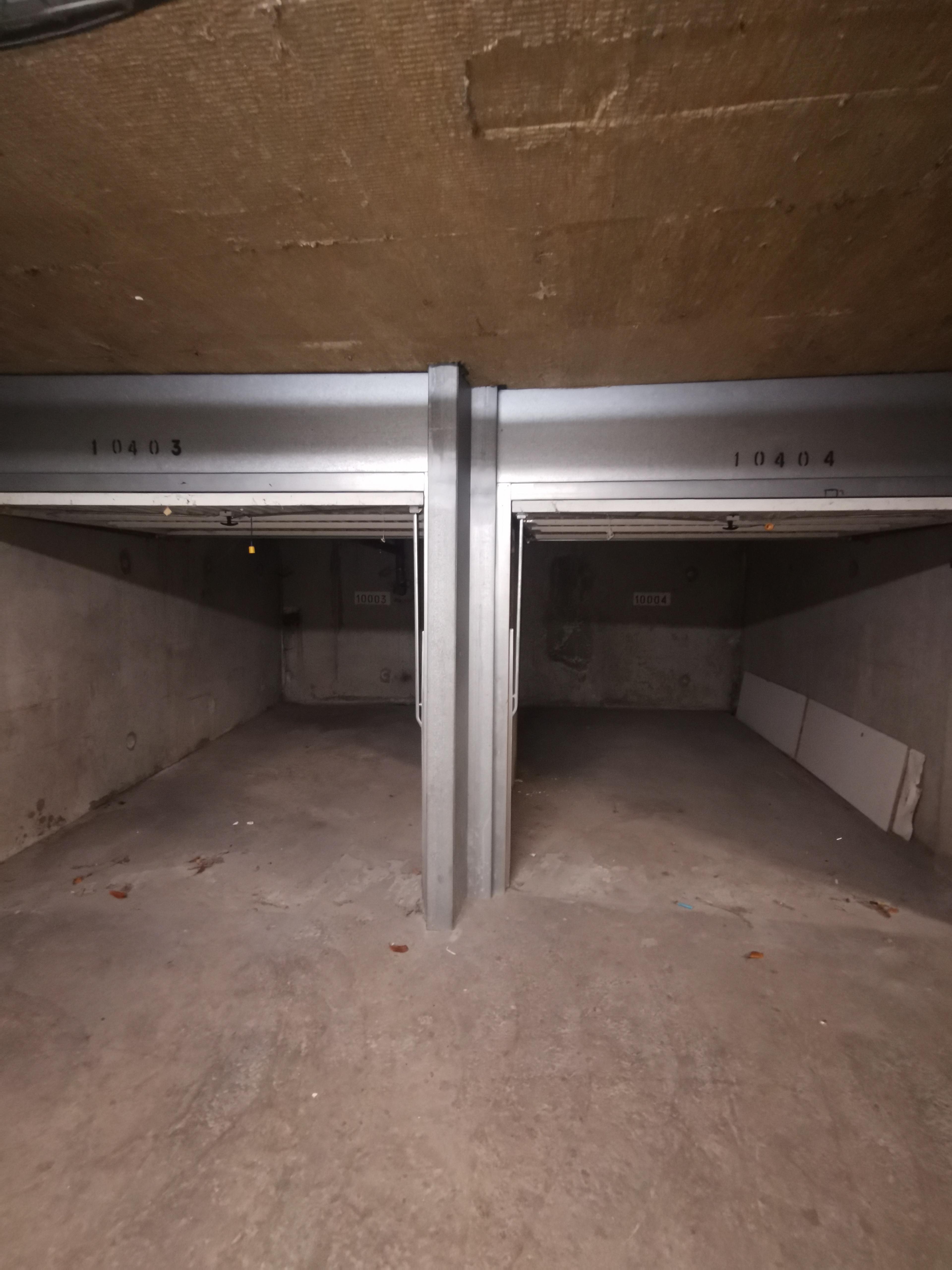 Grand garage double sécurisé Orléans