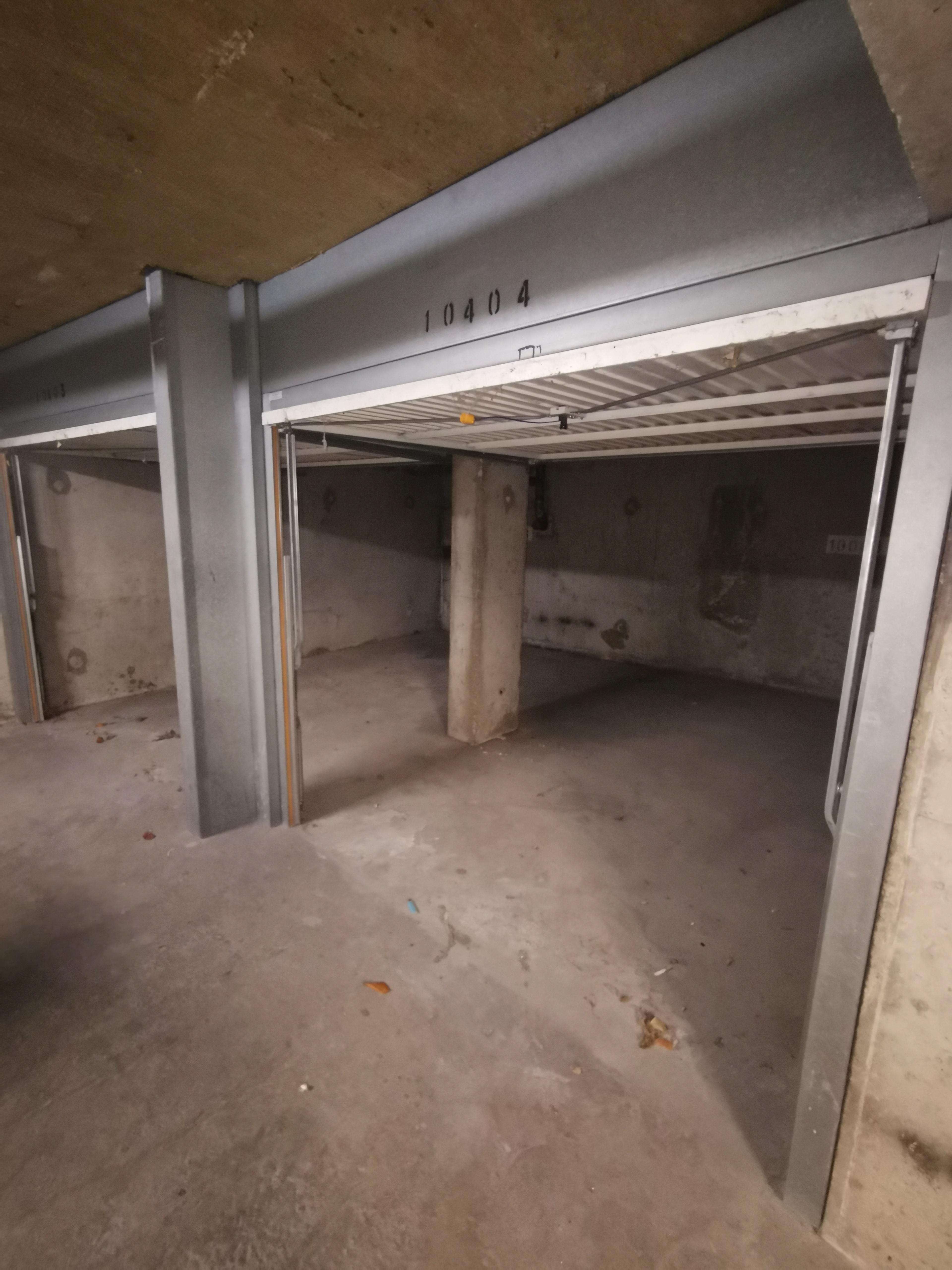 Grand garage double sécurisé Orléans