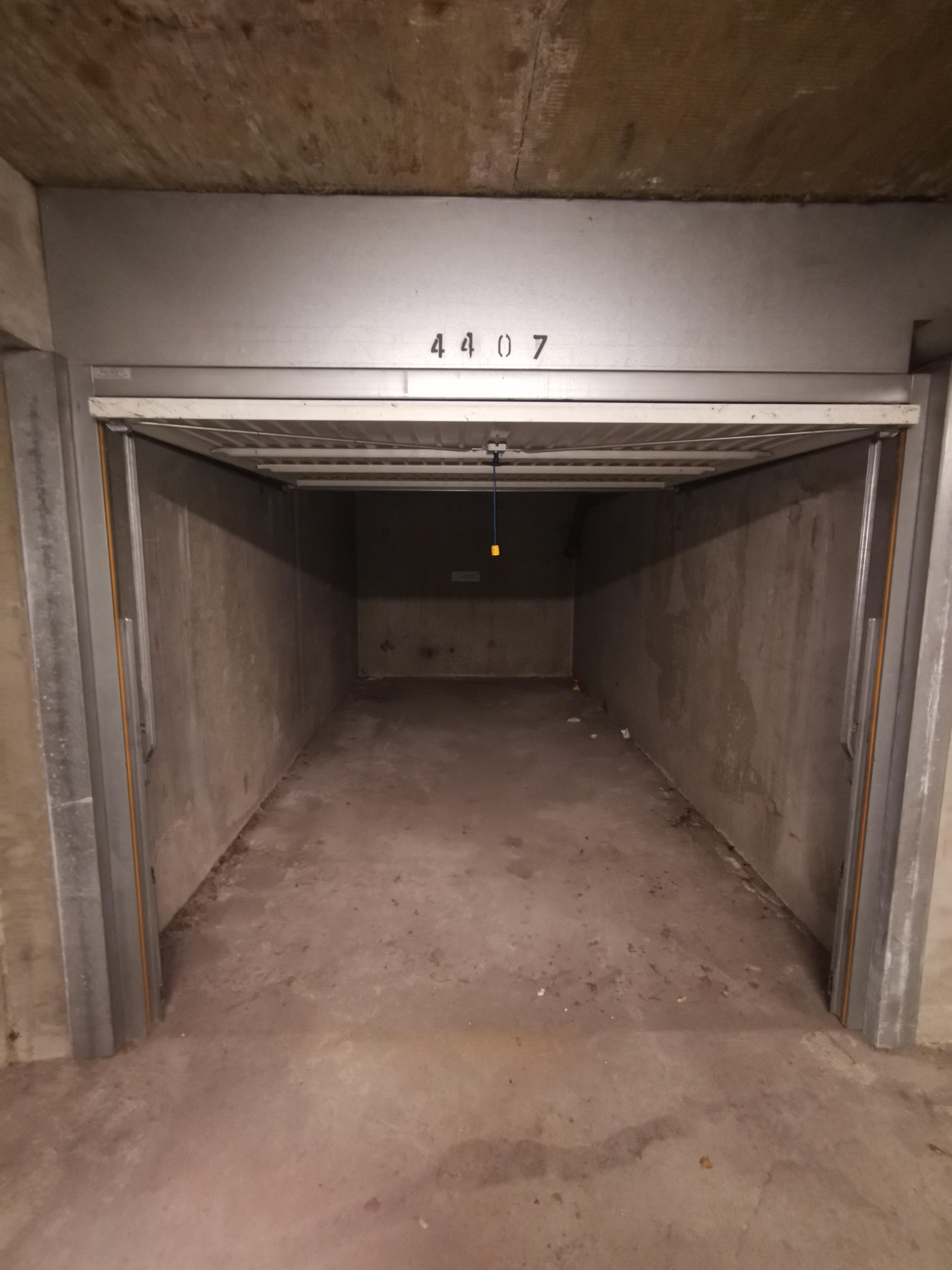 Garage/Box sécurisé à louer à Orléans
