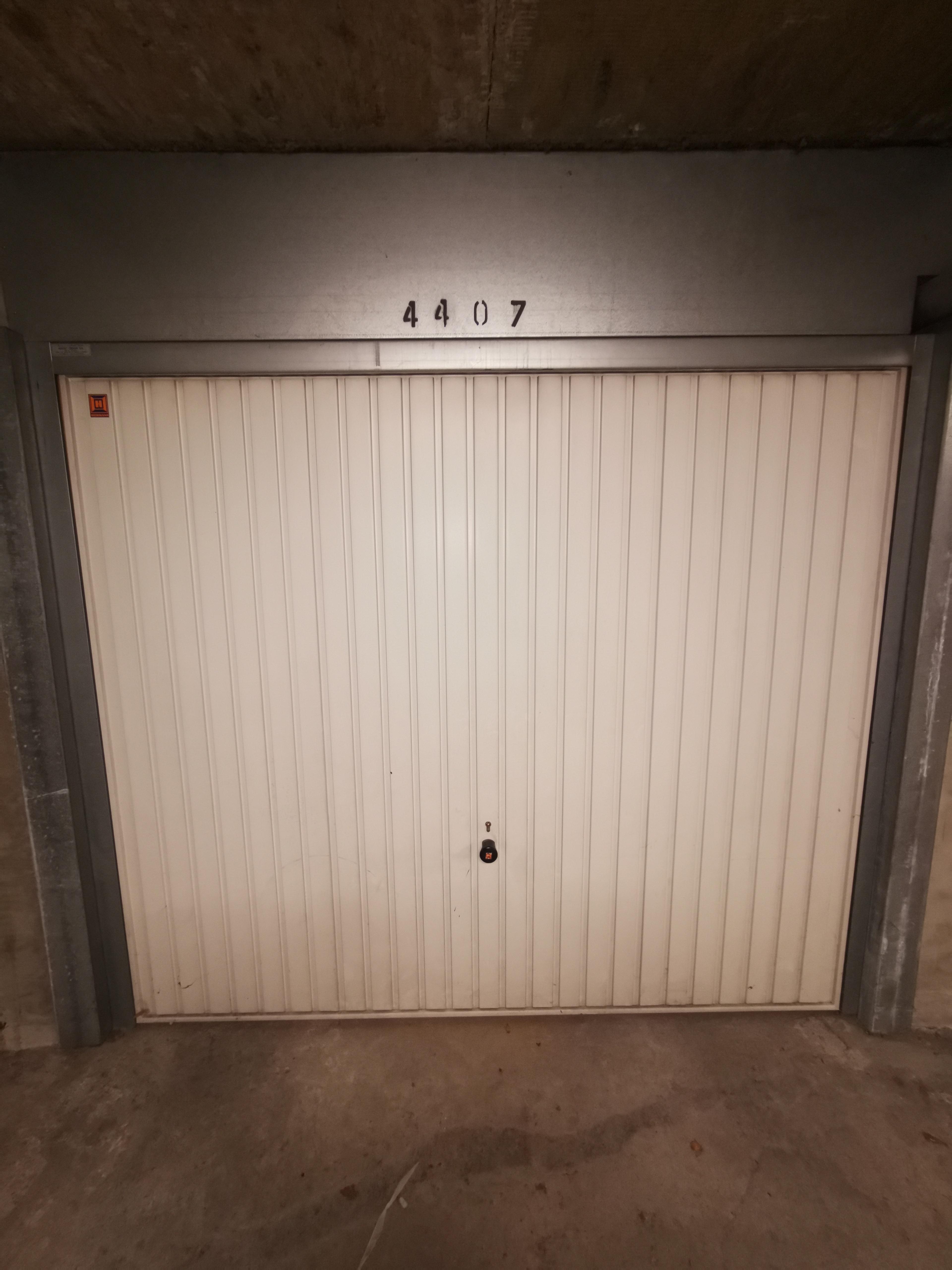 Garage/Box sécurisé à louer à Orléans