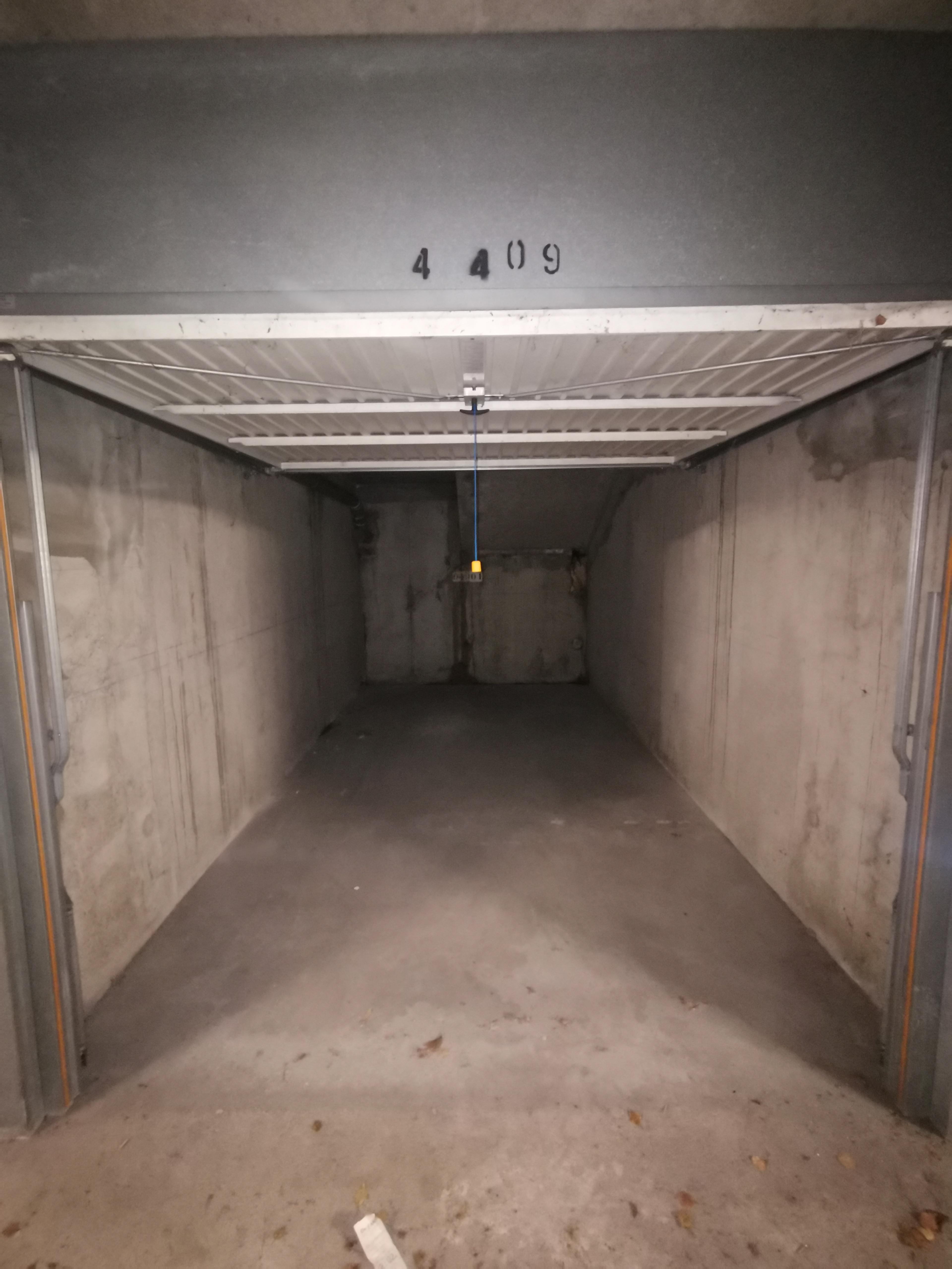 Garage/Box sécurisé à louer à Orléans
