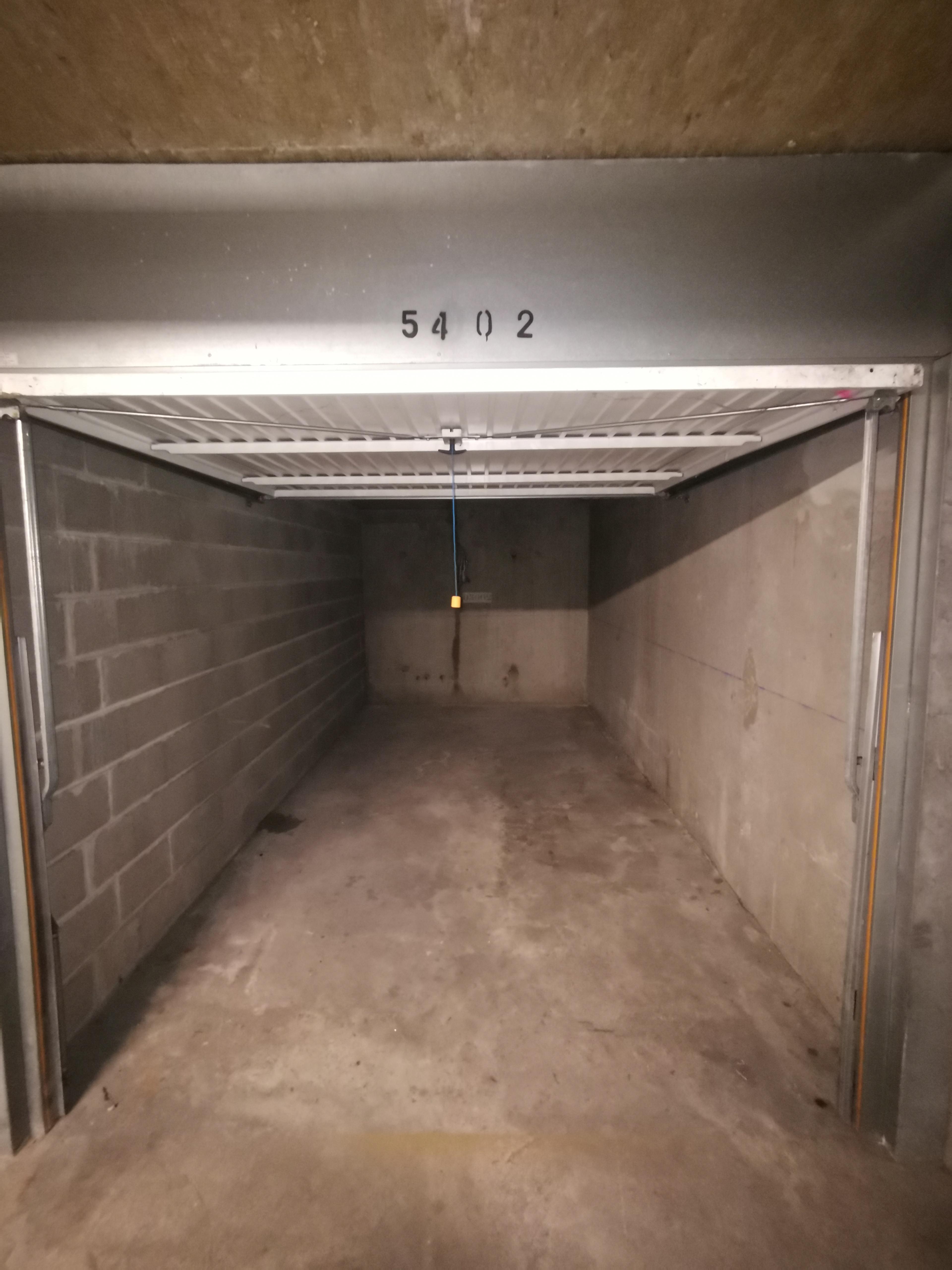 Garage/Box sécurisé à louer à Orléans