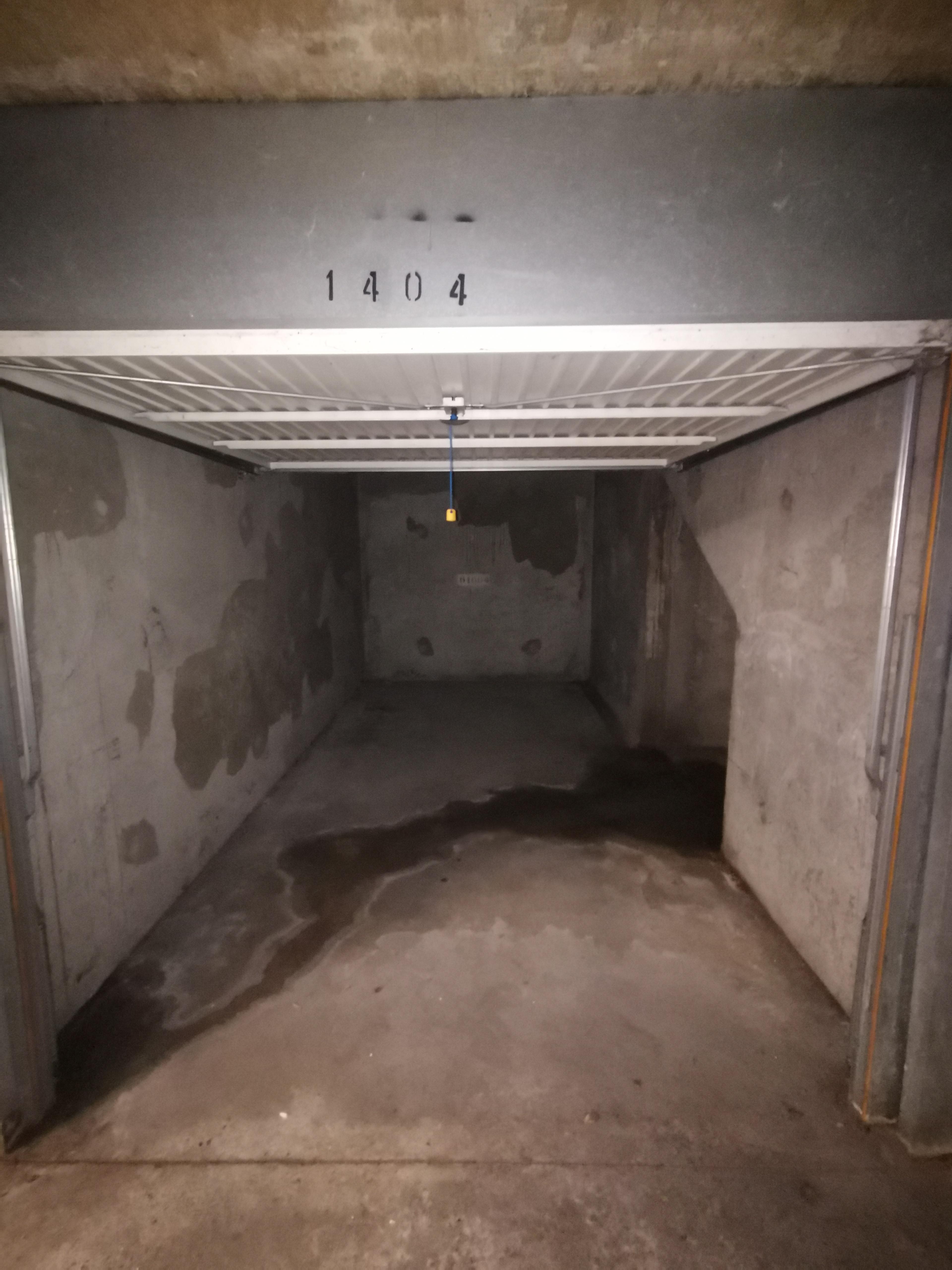 Garage/Box sécurisé à louer à Orléans