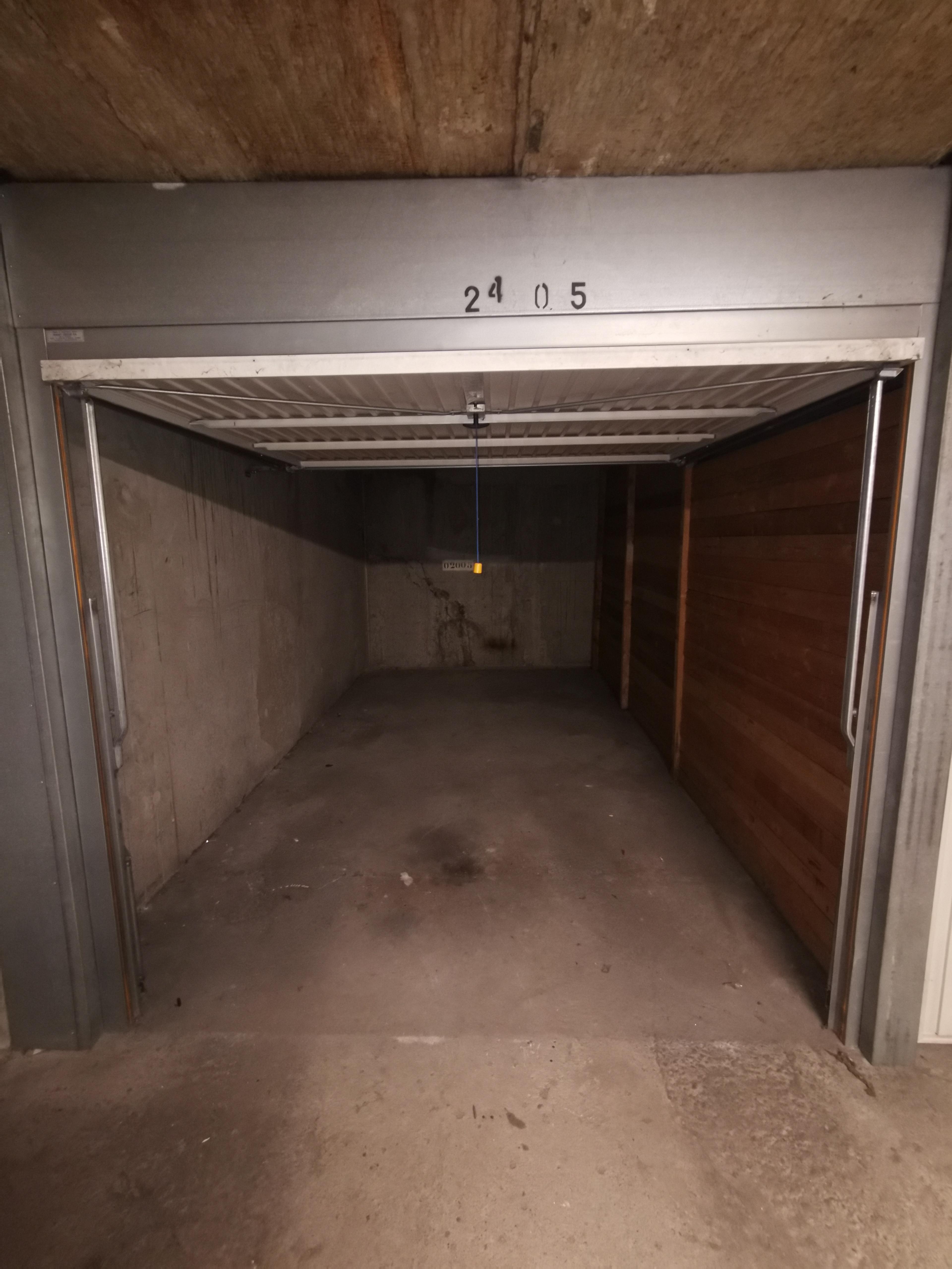 Garage/Box sécurisé à louer à Orléans