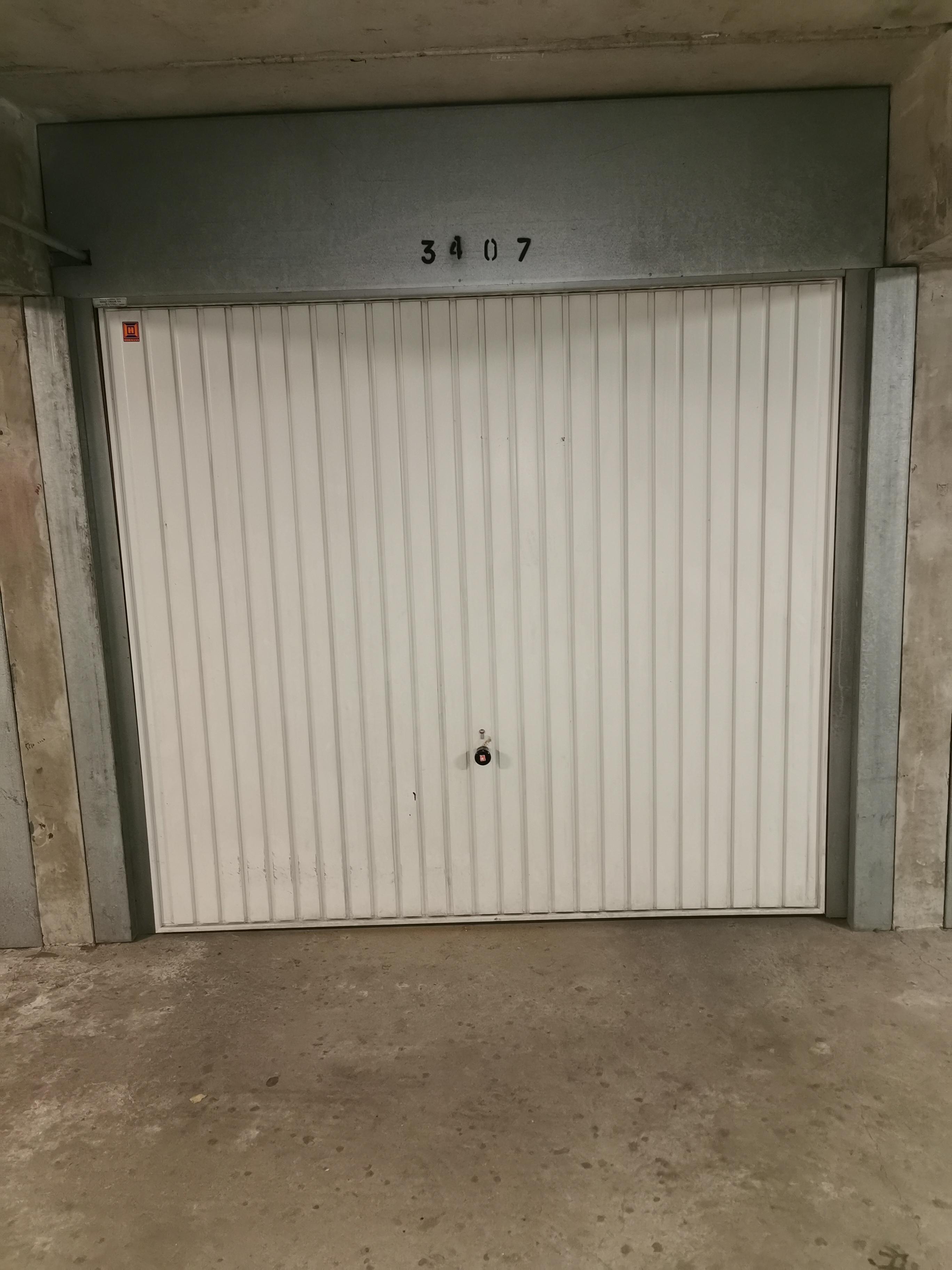 Garage/Box sécurisé à louer à Orléans