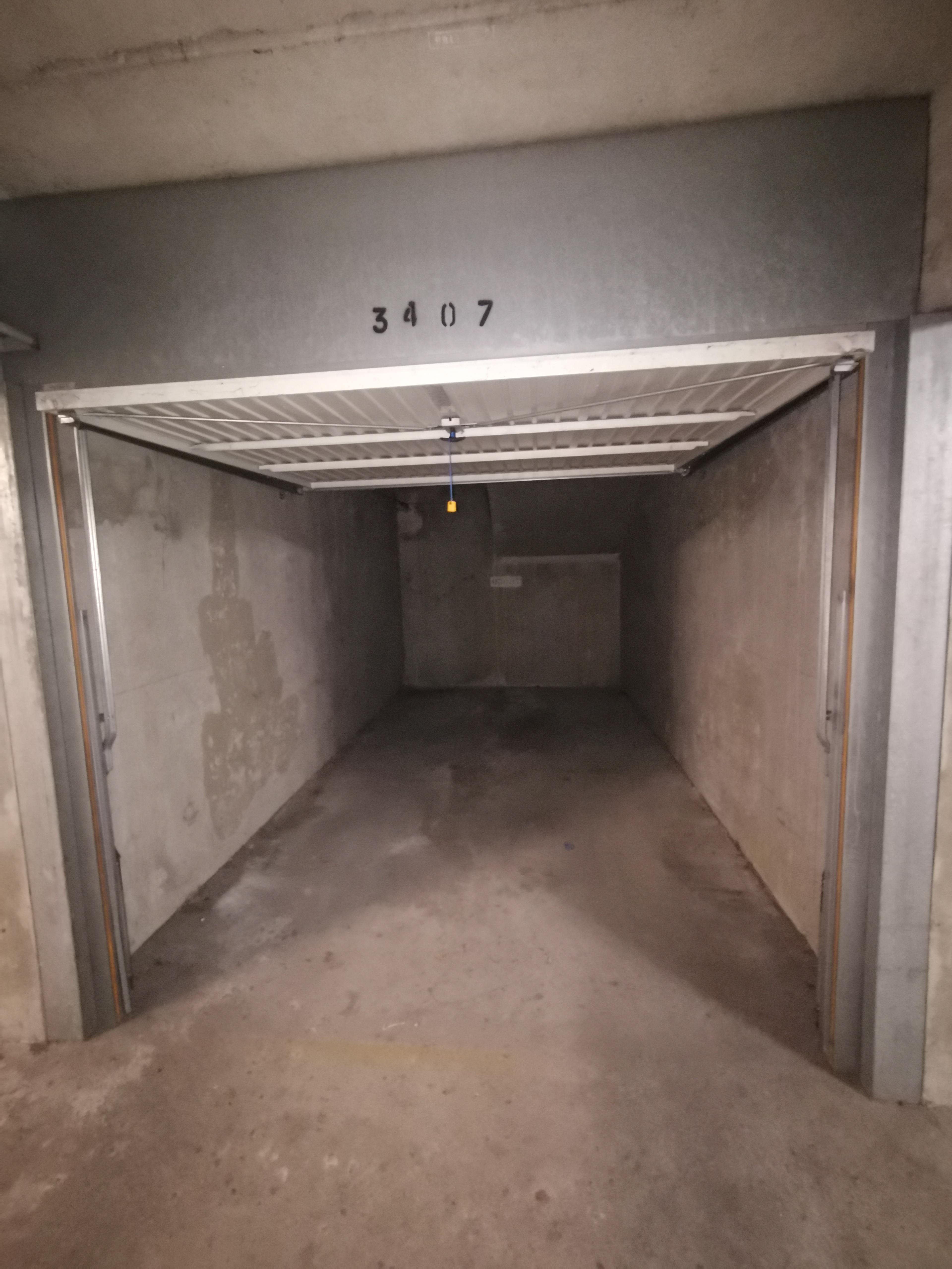Garage/Box sécurisé à louer à Orléans