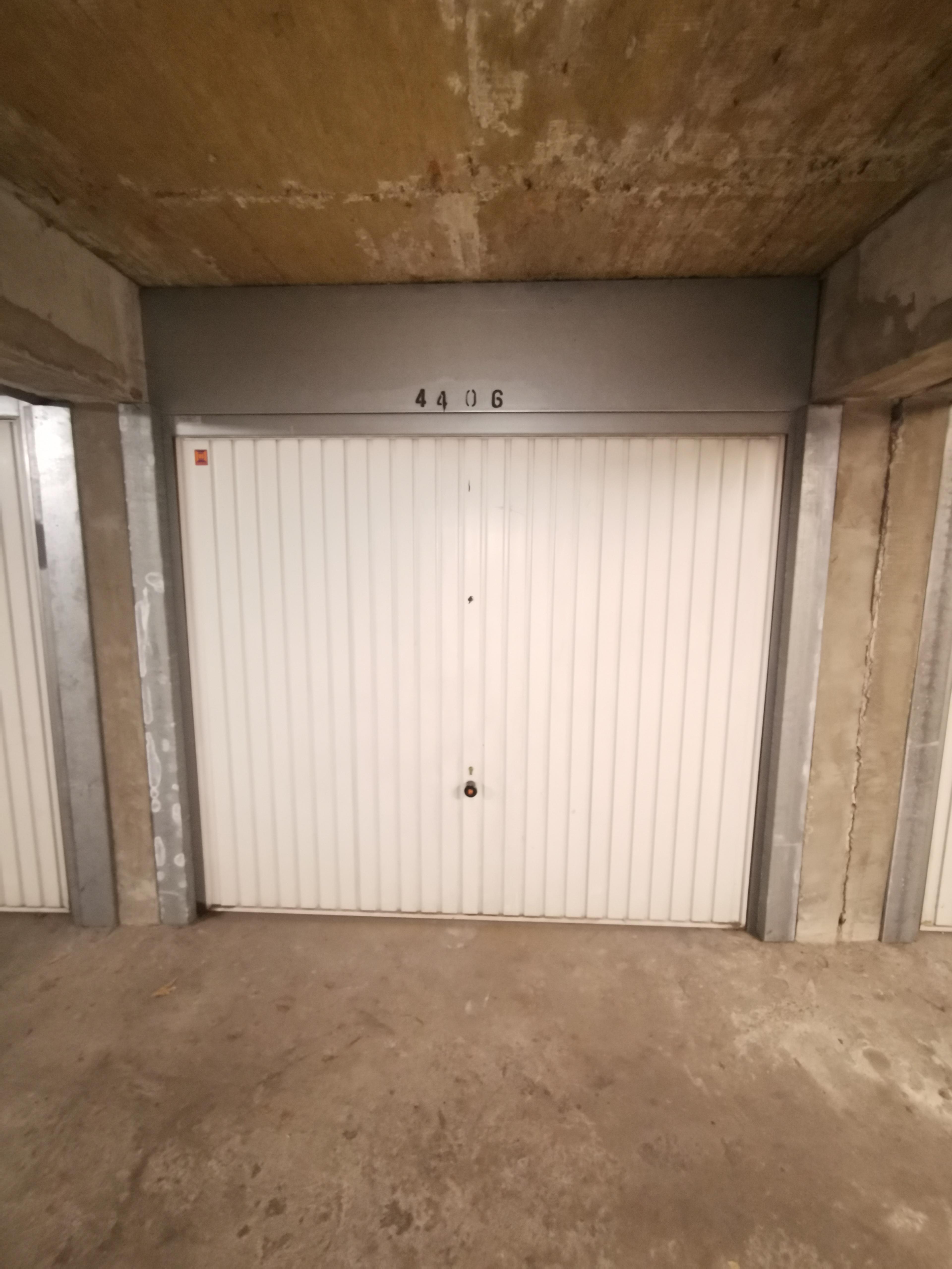 Garage/Box sécurisé à louer à Orléans