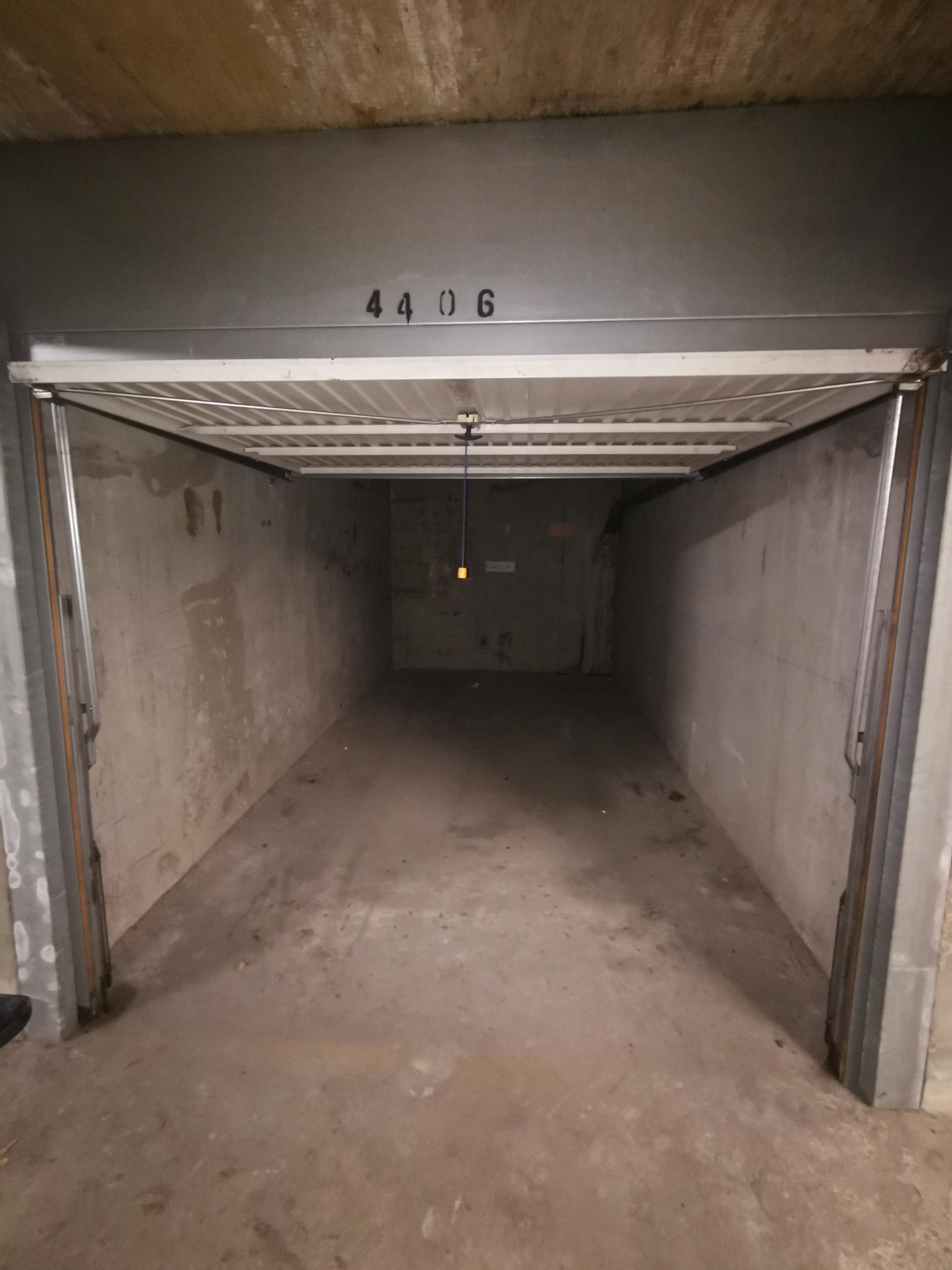 Garage/Box sécurisé à louer à Orléans