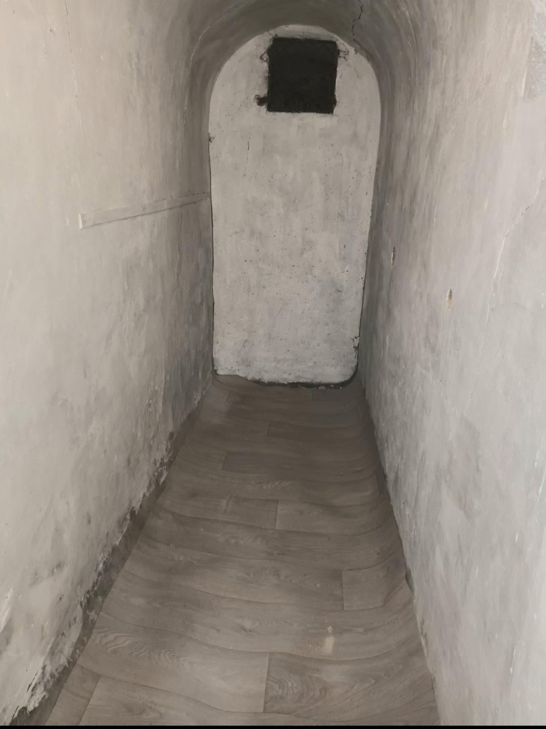Cave 3,6m2 boulevard de Clichy métro Pigalle