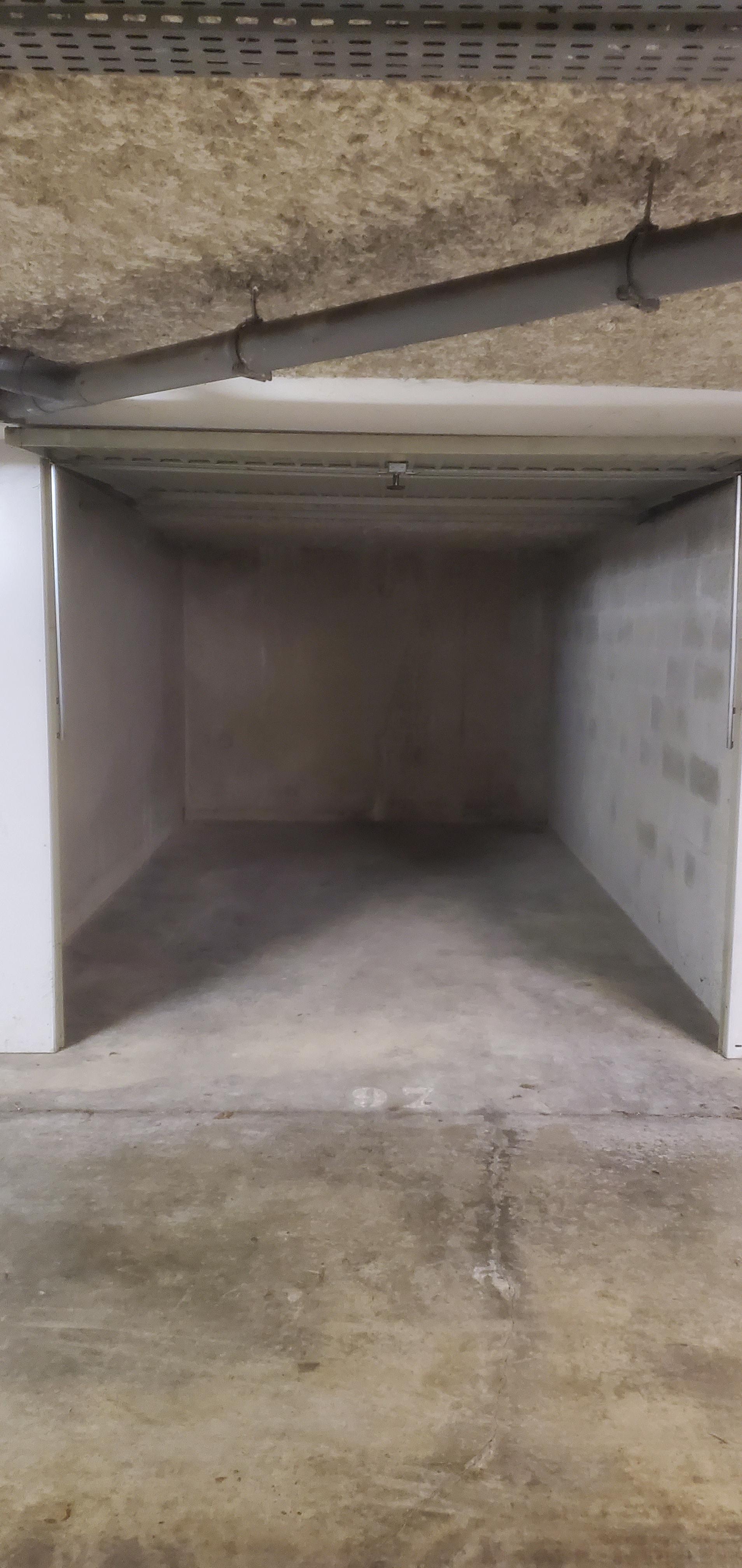 Garage/box fermé sécurisé en sous sol à Mérignac