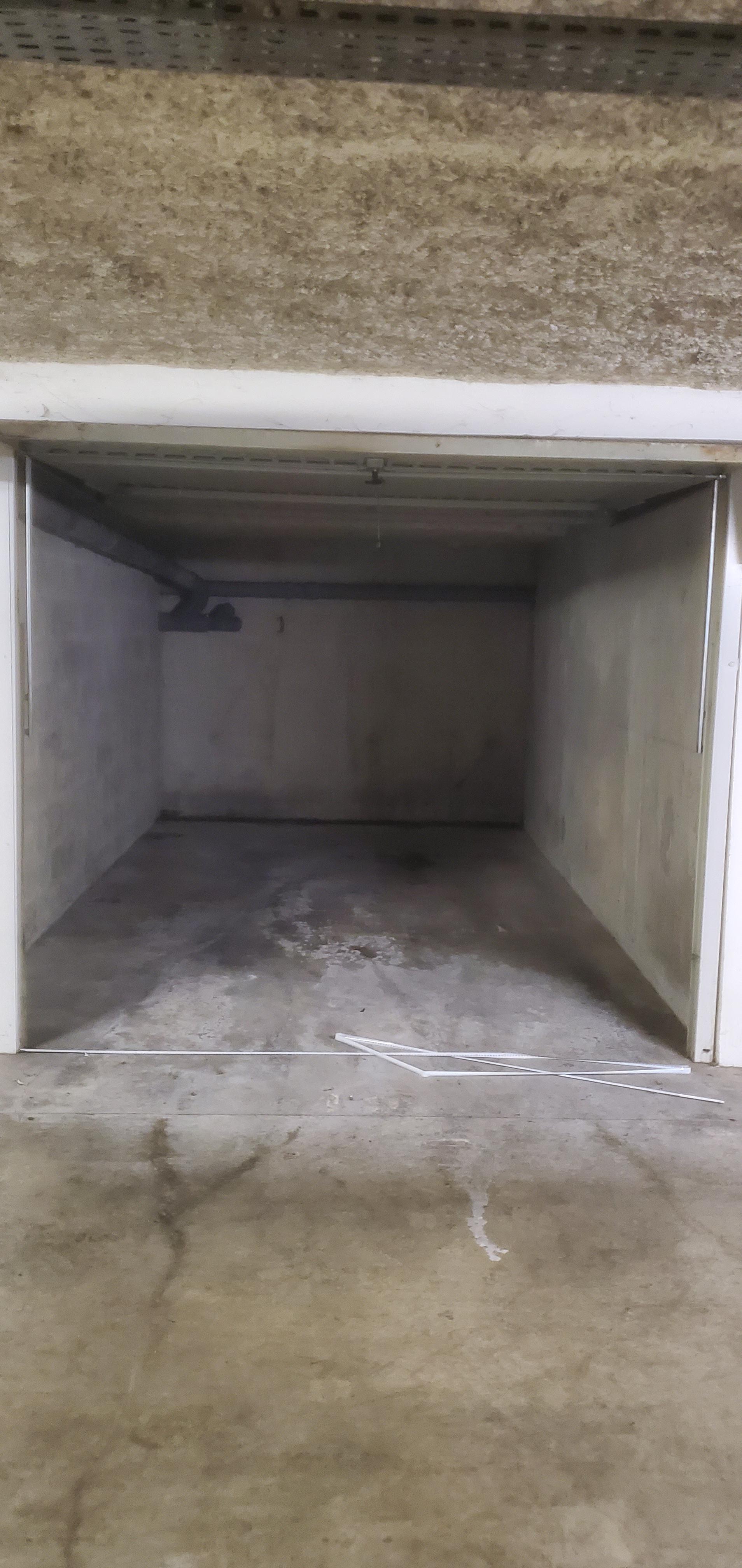 Garage/box fermé sécurisé en sous sol à Mérignac