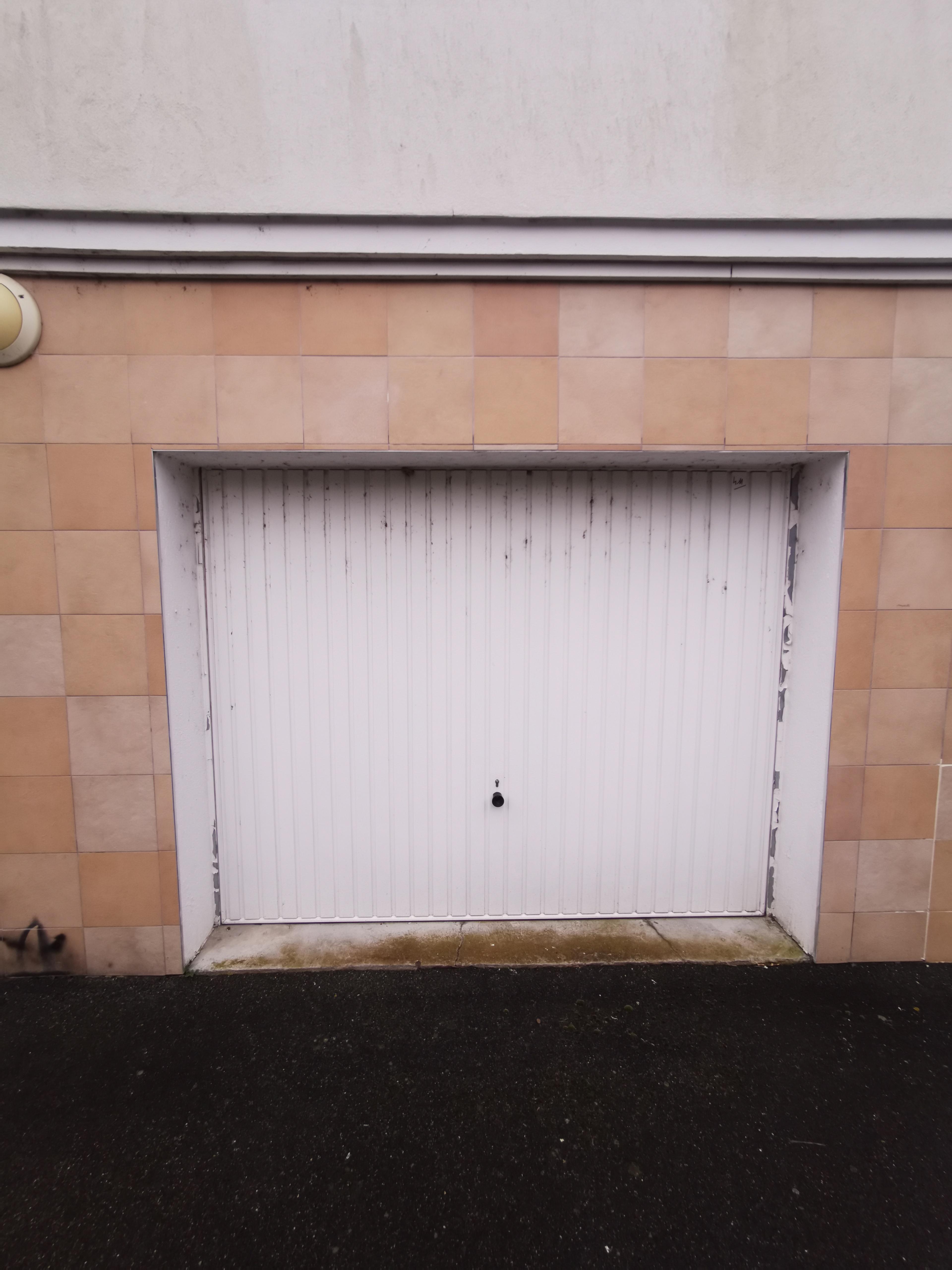 Grand garage fermé au Sud d'Orléans