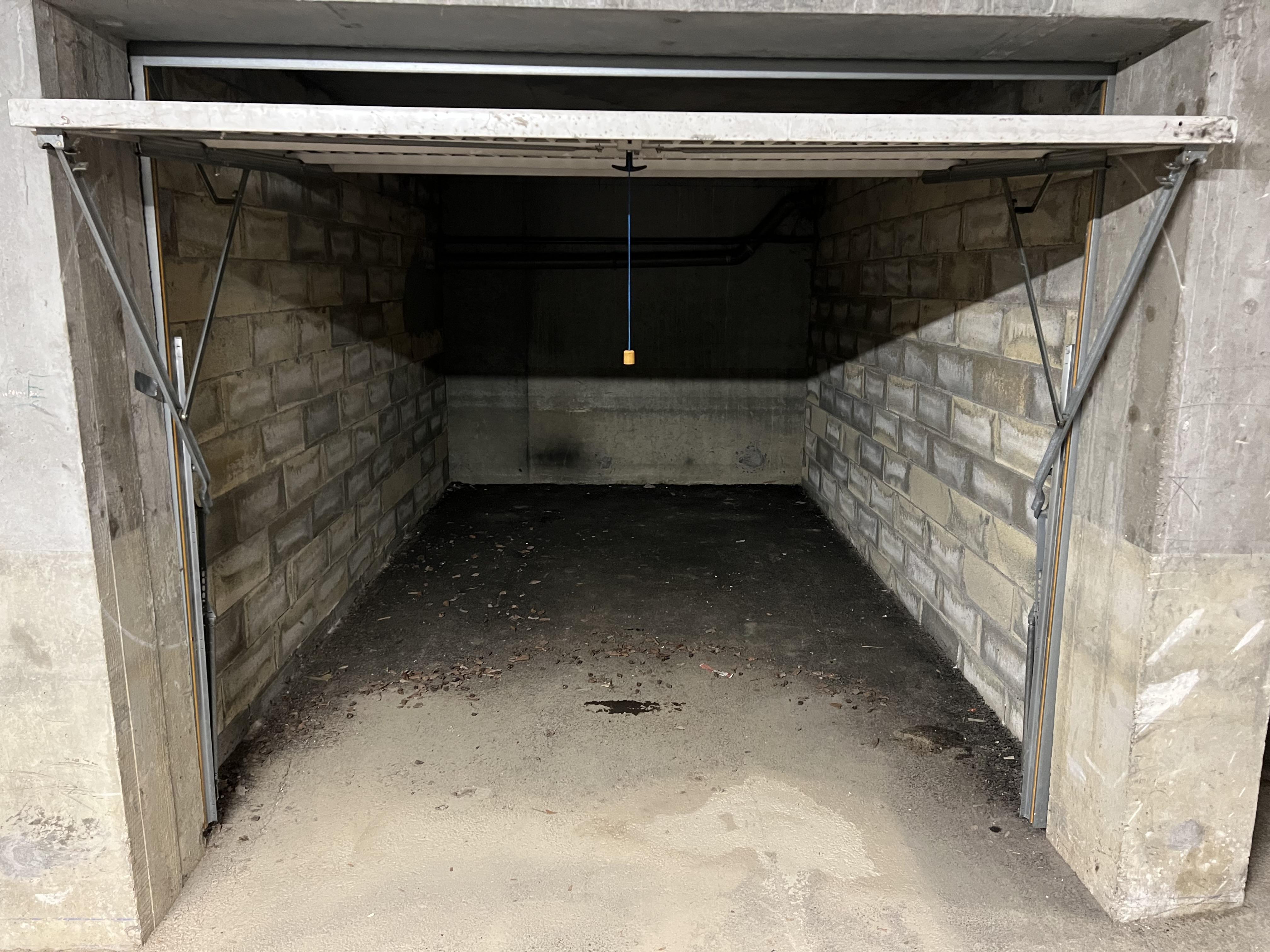 Garage box sous sol sécurise bien placé