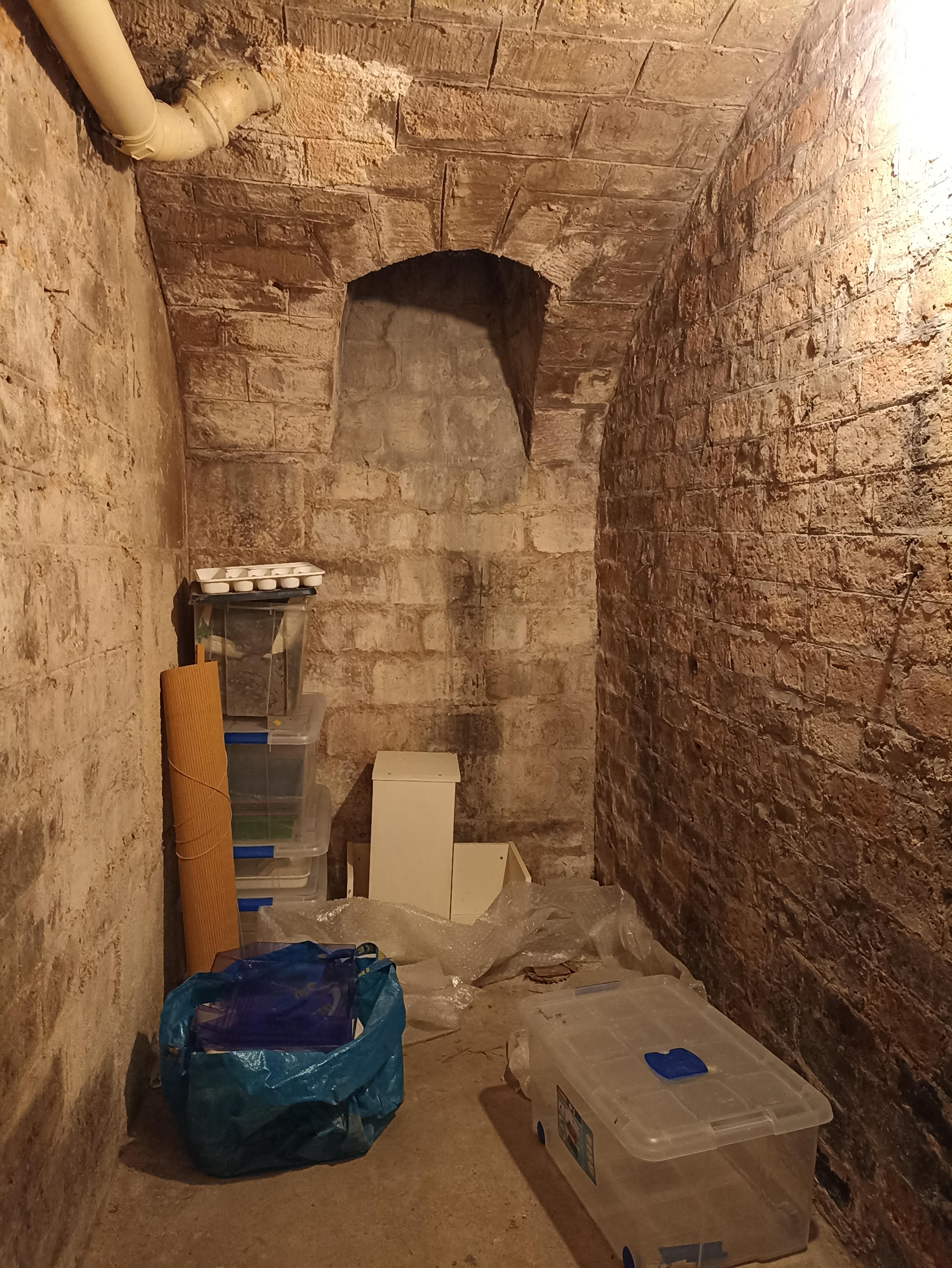 Cave de 4m², saine, sécurisée à Paris 11e