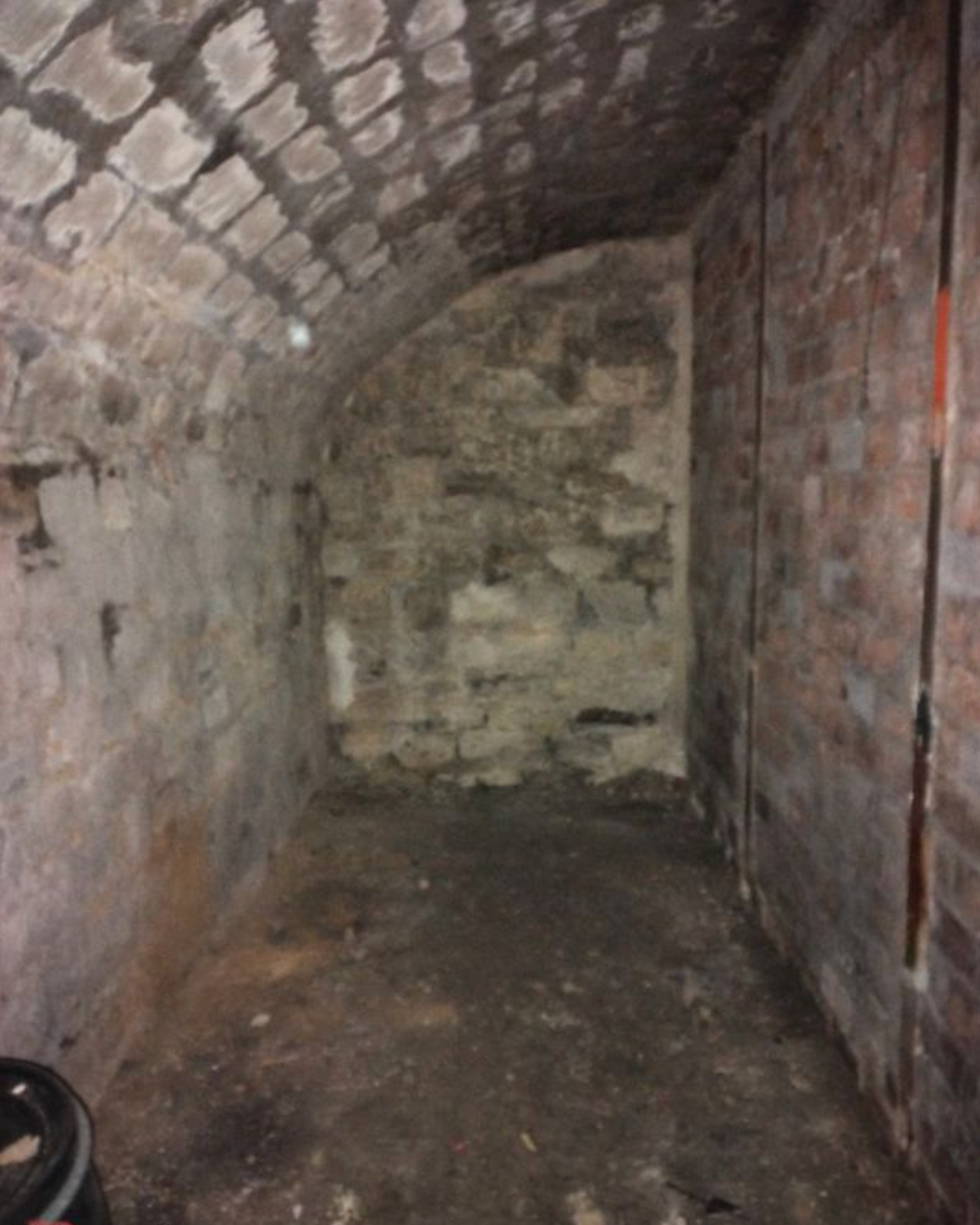 Cave 9m2 République (Quai de Valmy)