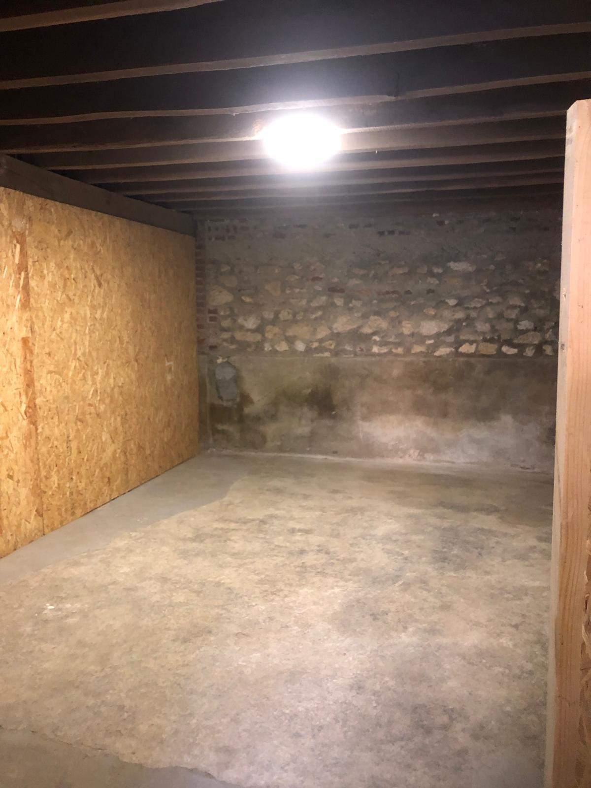 Box de stockage spacieux et sécurisé