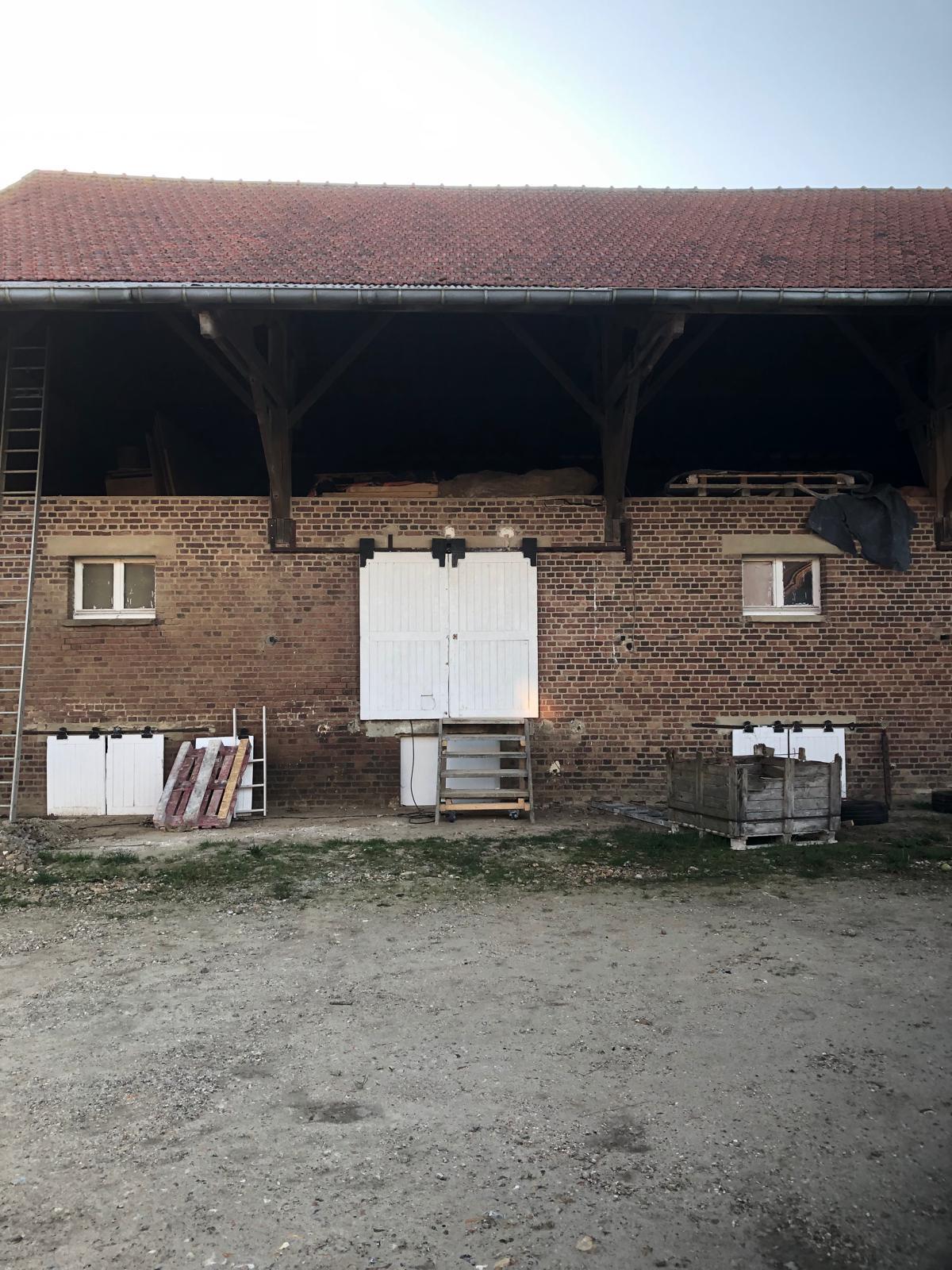 Box de stockage spacieux et sécurisé