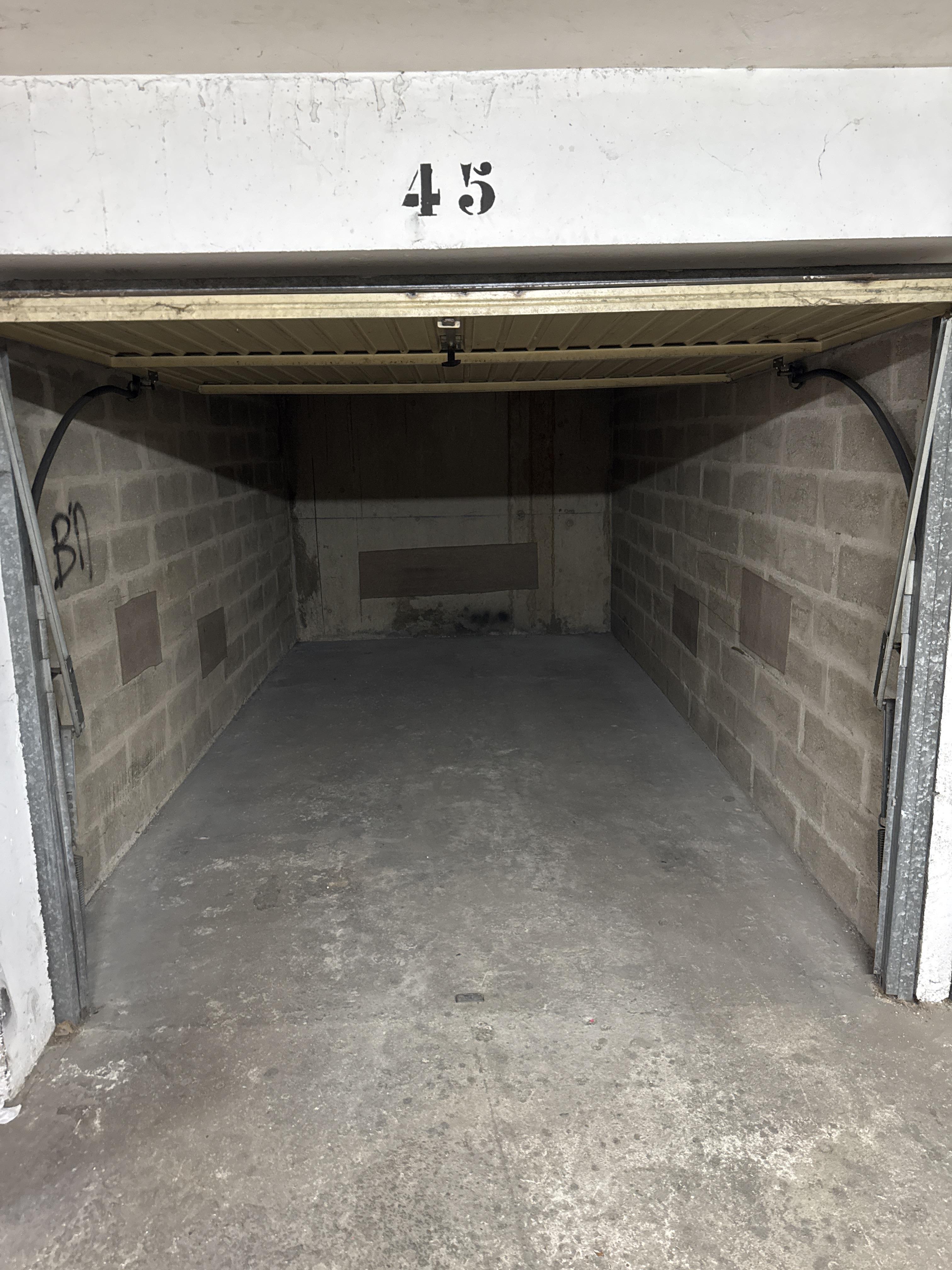 Garage/Box de Stockage - 12m² à Achères