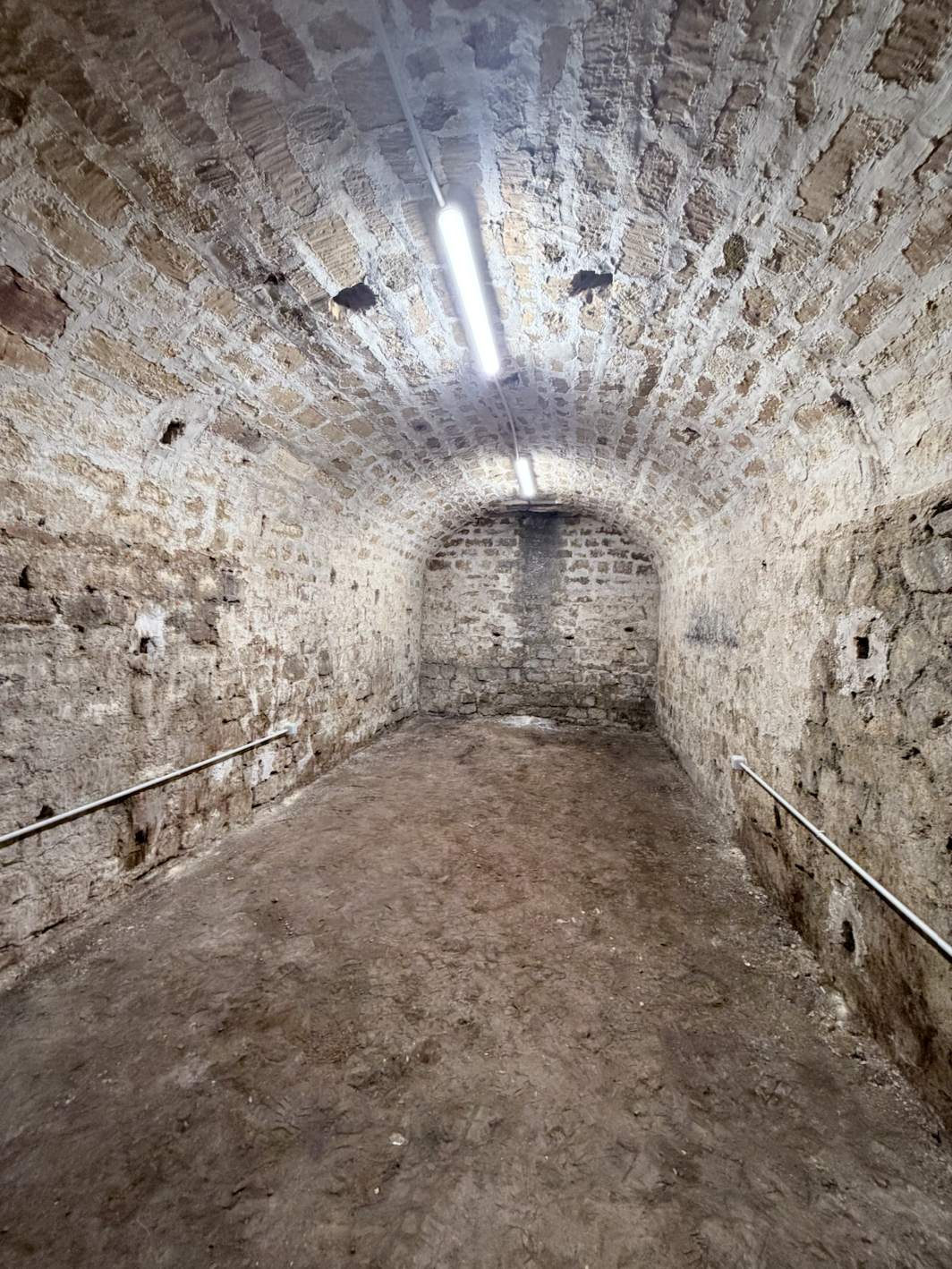 Cave voûtée électrifiée – 21 m² – Place